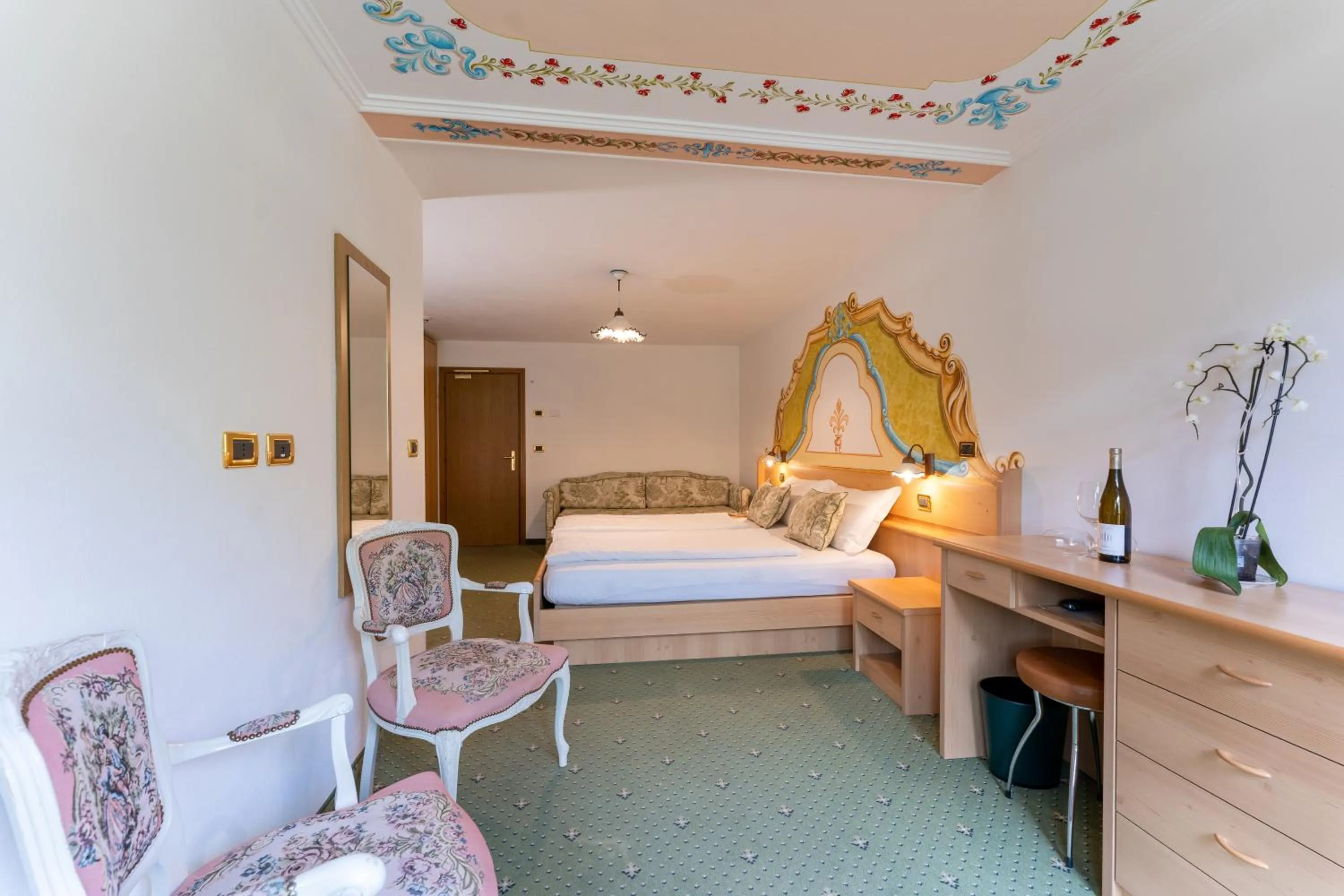 Photo of the whole room, Bed in Latemar - Hotel Suites Spa