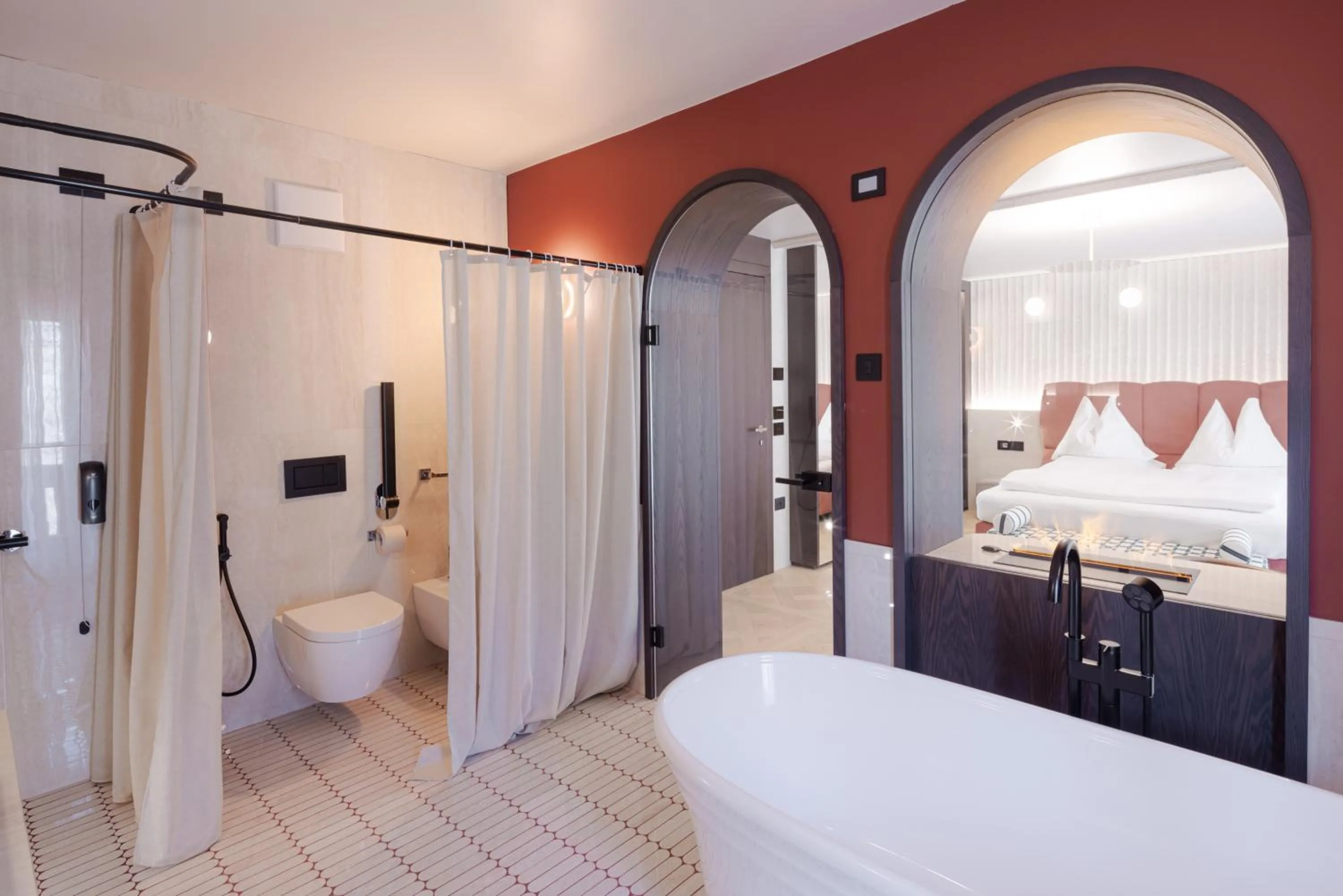 Toilet, Bed in Latemar - Hotel Suites Spa