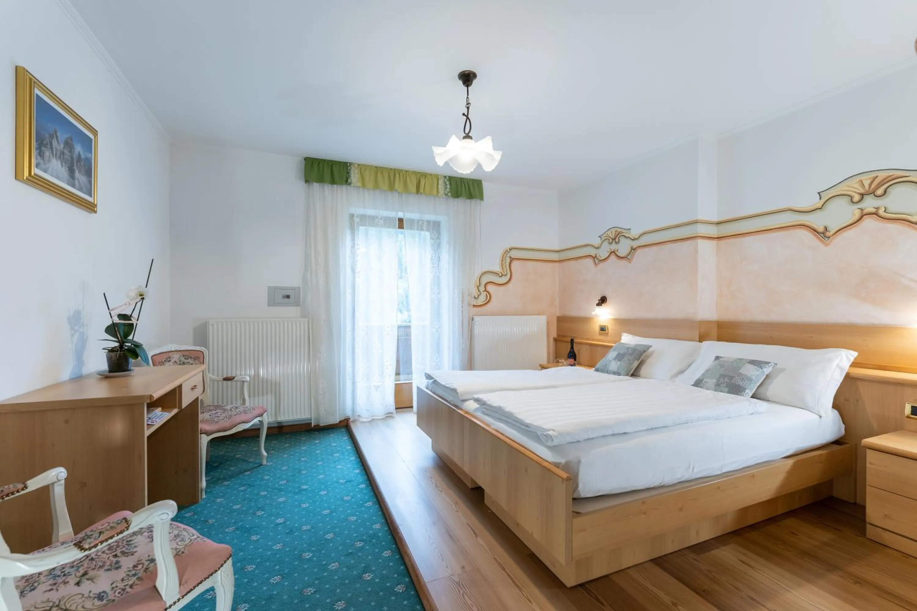 Photo of the whole room, Bed in Latemar - Hotel Suites Spa