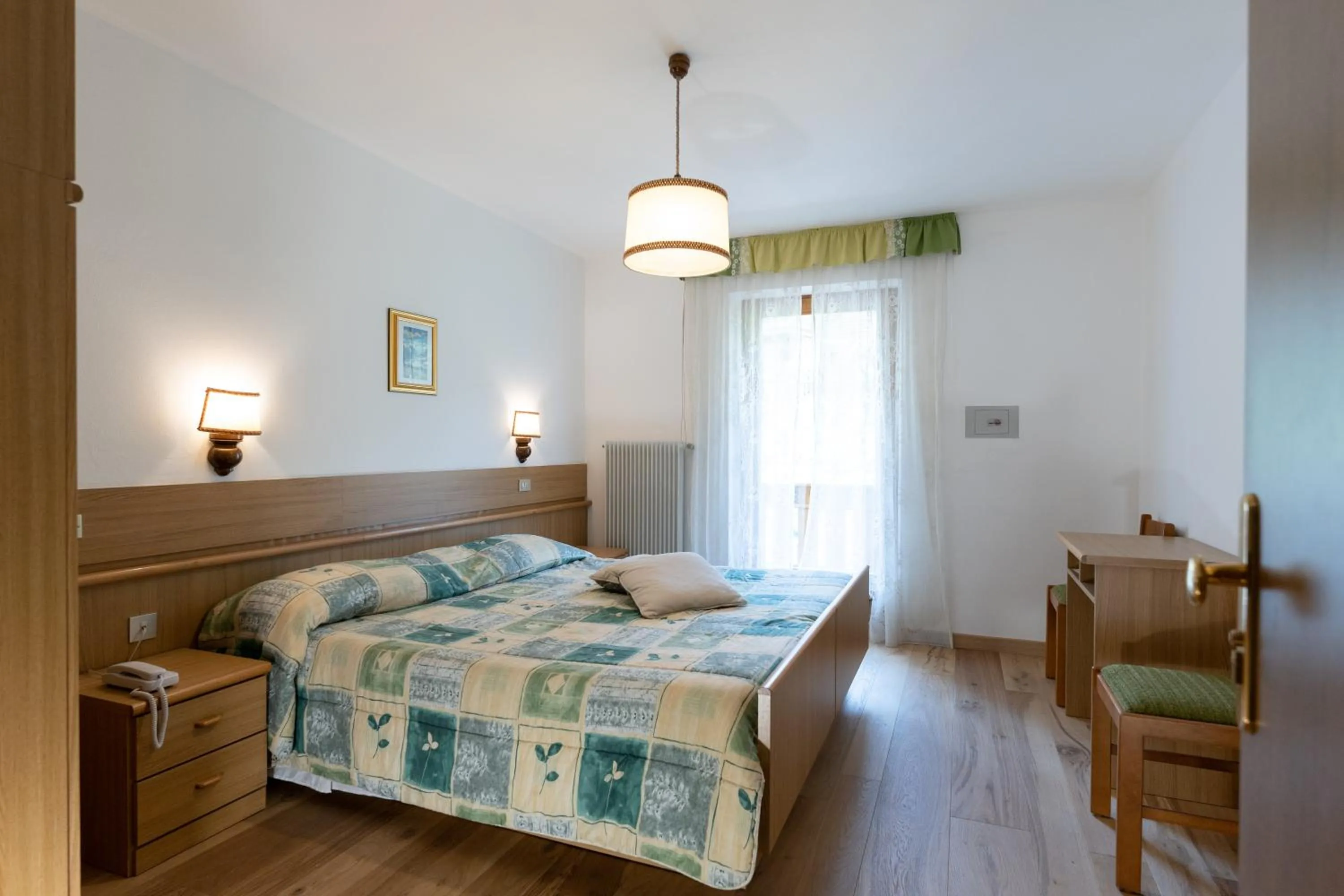 Photo of the whole room, Bed in Latemar - Hotel Suites Spa