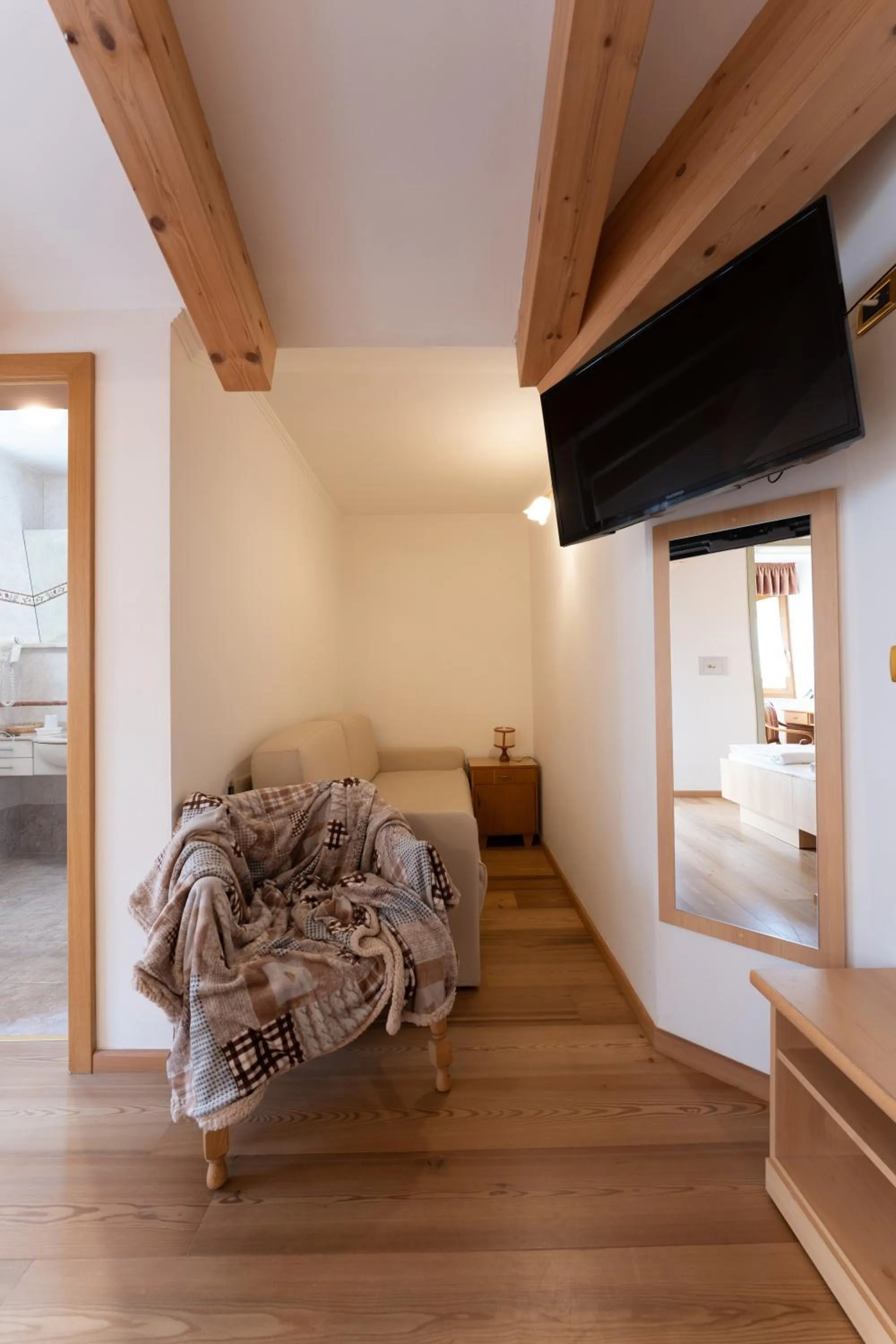 Photo of the whole room, Bed in Latemar - Hotel Suites Spa