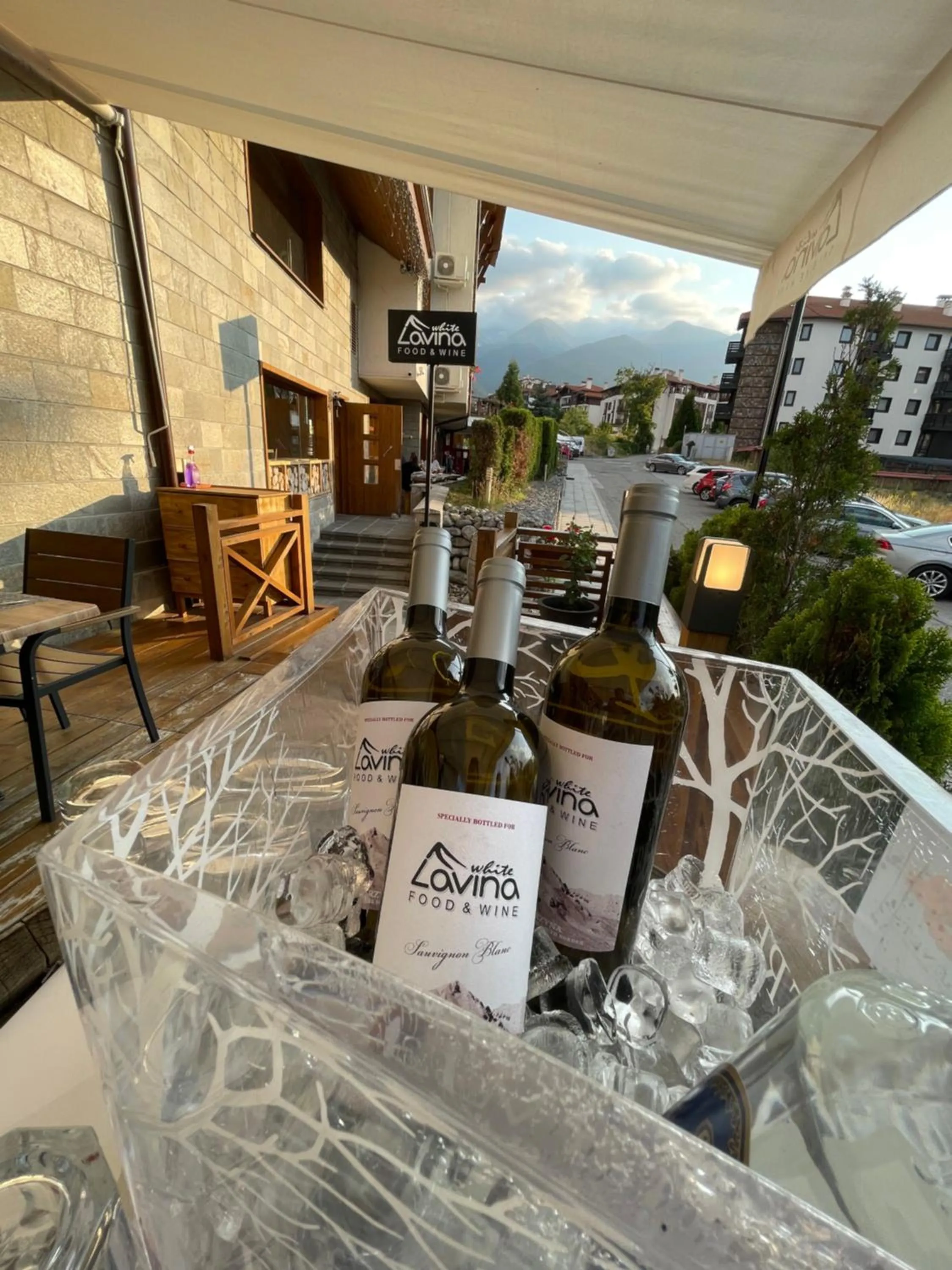 Restaurant/places to eat in White Lavina - Ski, Bike, Hike