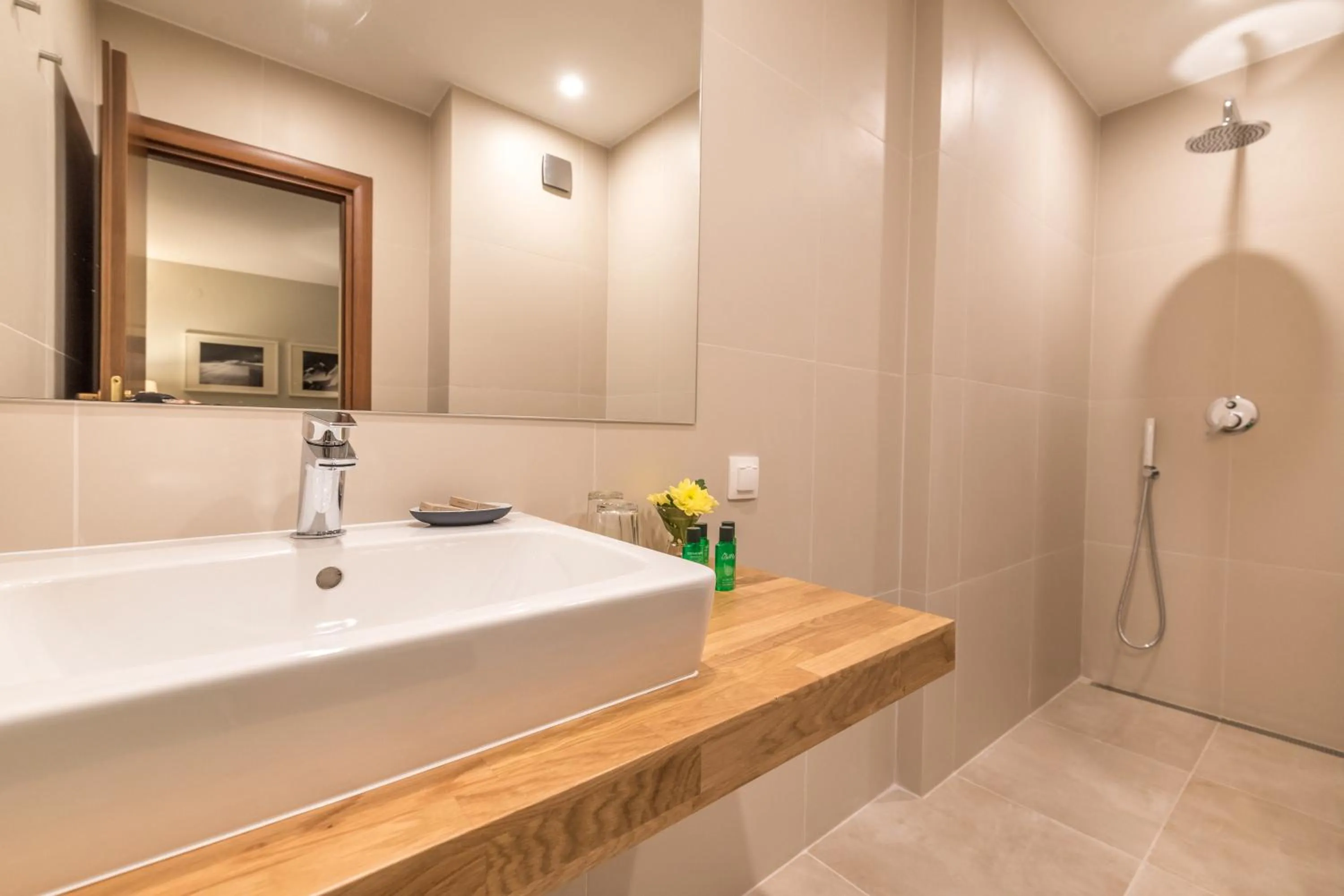 Bathroom in White Lavina - Ski, Bike, Hike