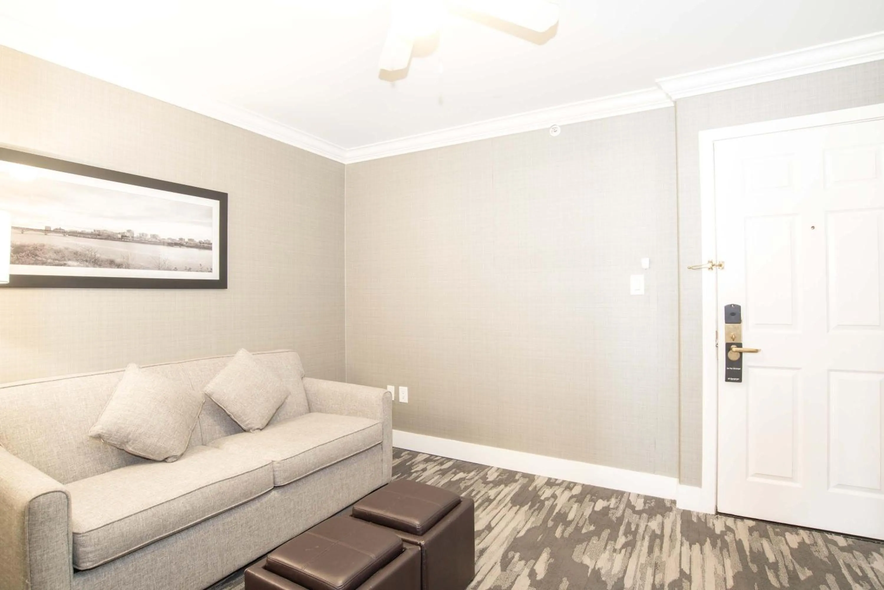 Living room in Sandman Hotel Saskatoon