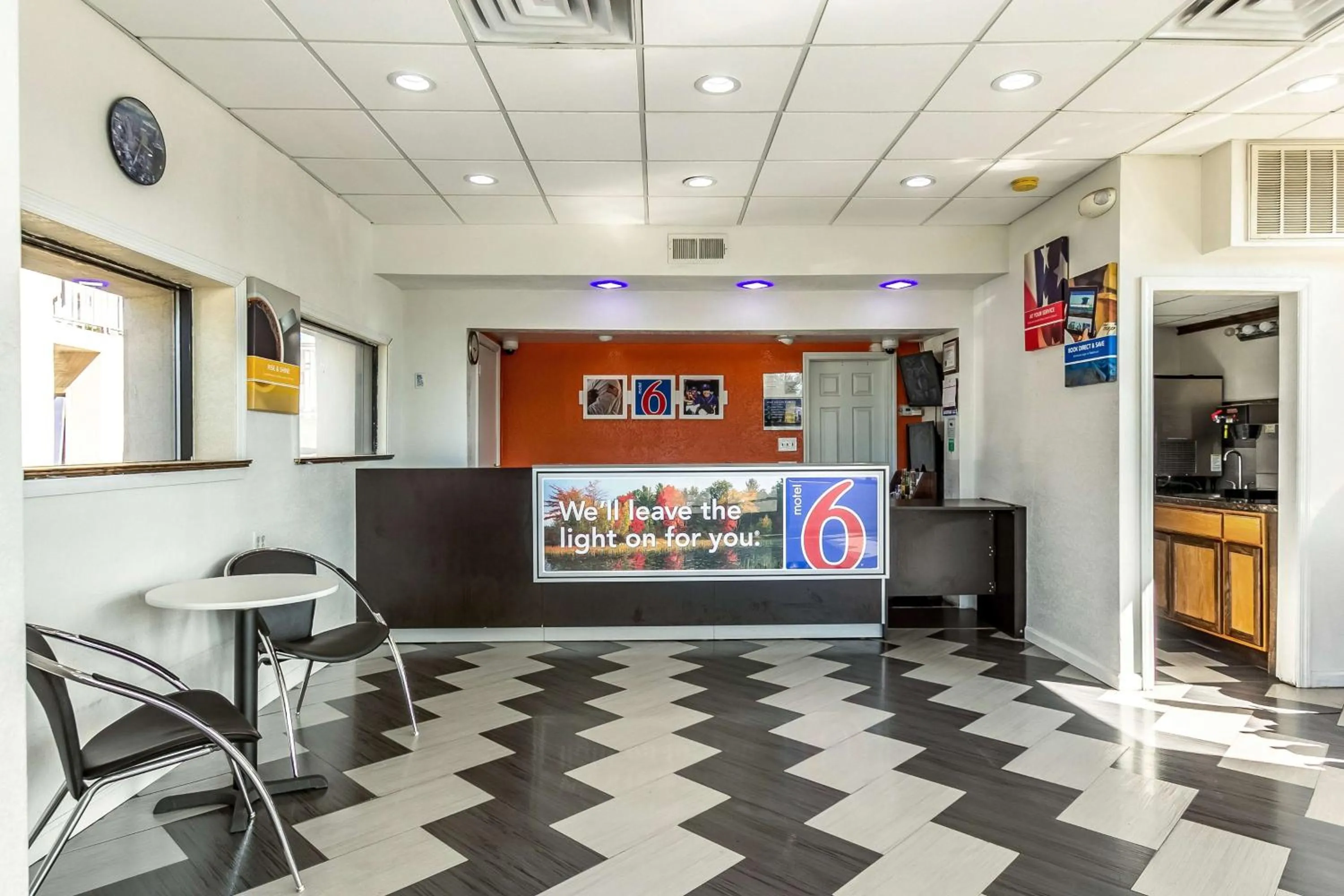 Facade/entrance, Lobby/Reception in Motel 6 Elizabeth - Newark Liberty International Airport