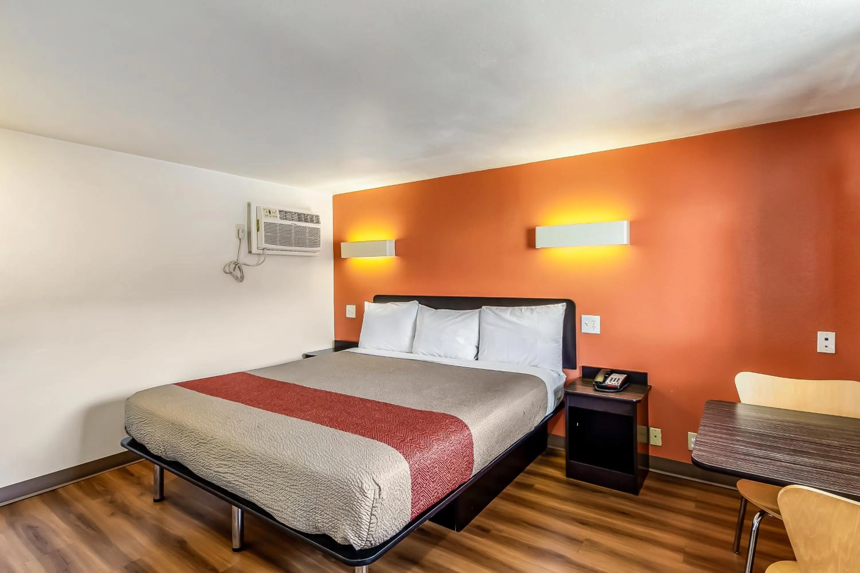 Motel 6 Elizabeth - Newark Liberty International Airport