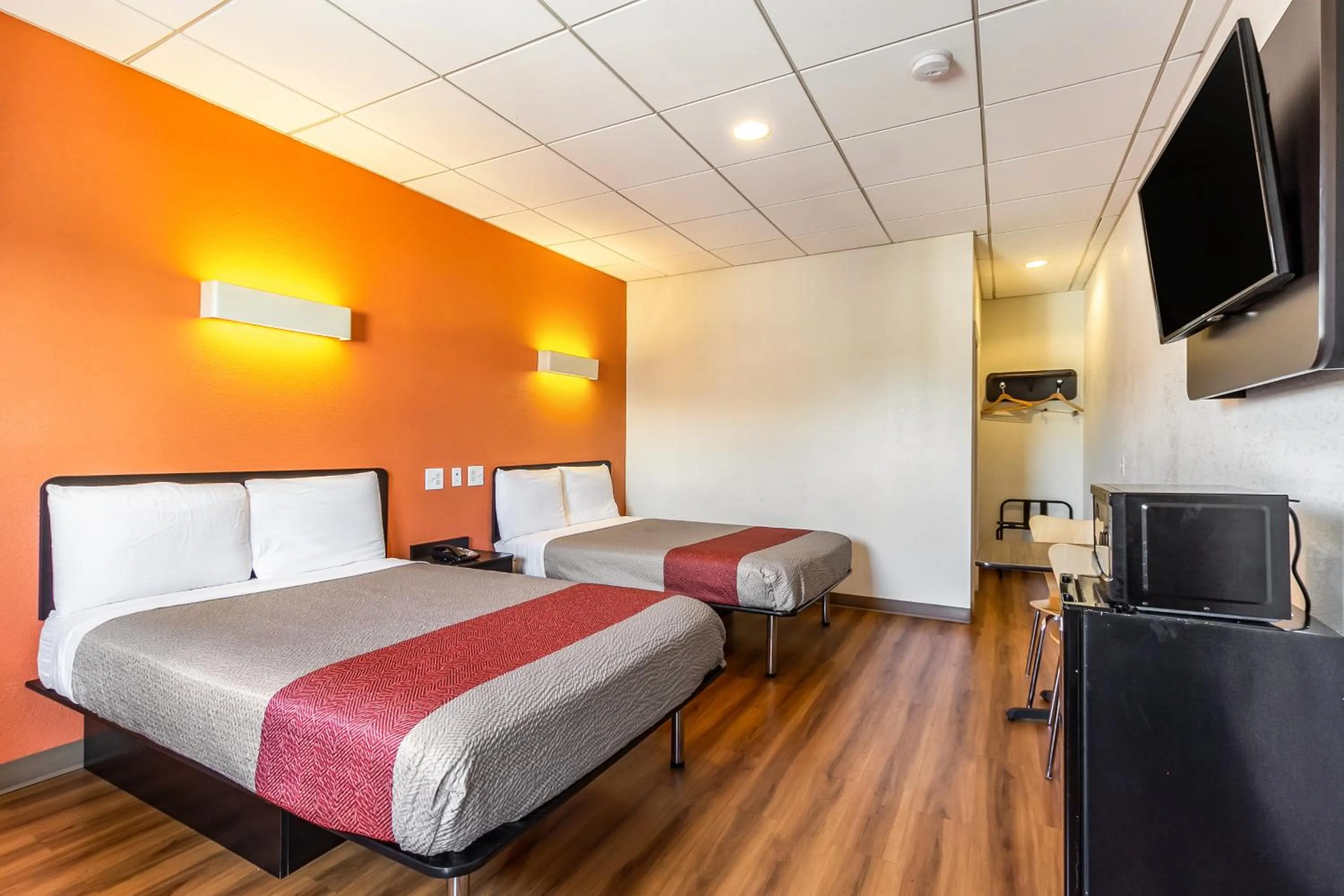Motel 6 Elizabeth - Newark Liberty International Airport
