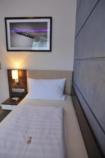 Bed in Hotel Bergischer Hof