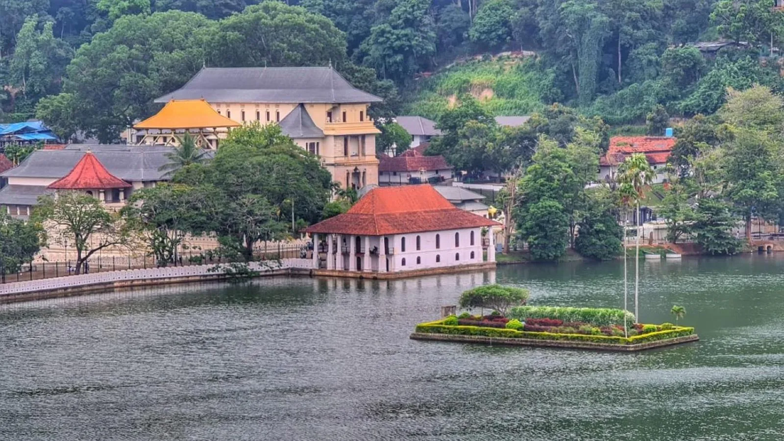 Lake view in Lakewood Residence