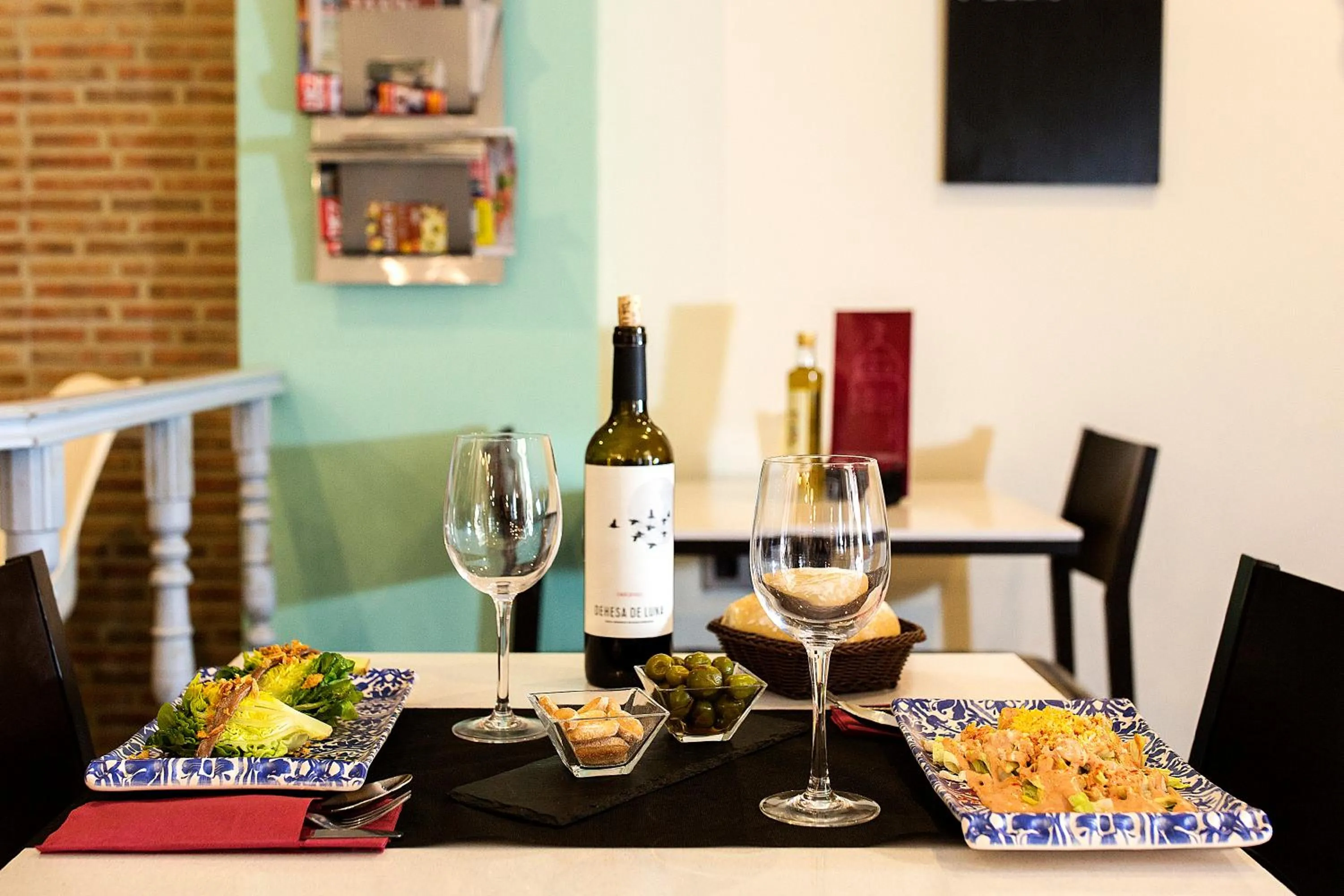 Restaurant/places to eat in Hostal Aznaitin