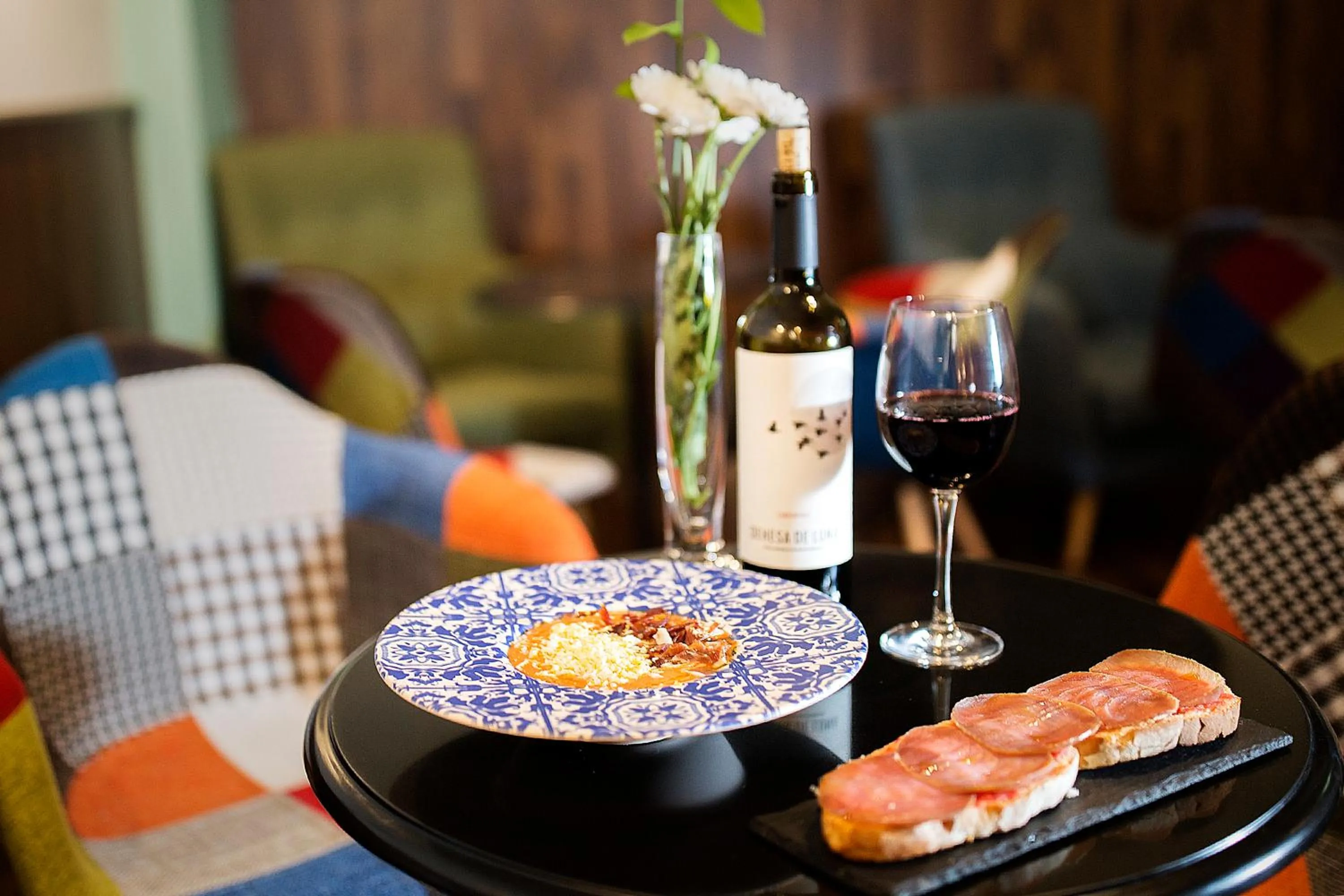 Restaurant/places to eat in Hostal Aznaitin