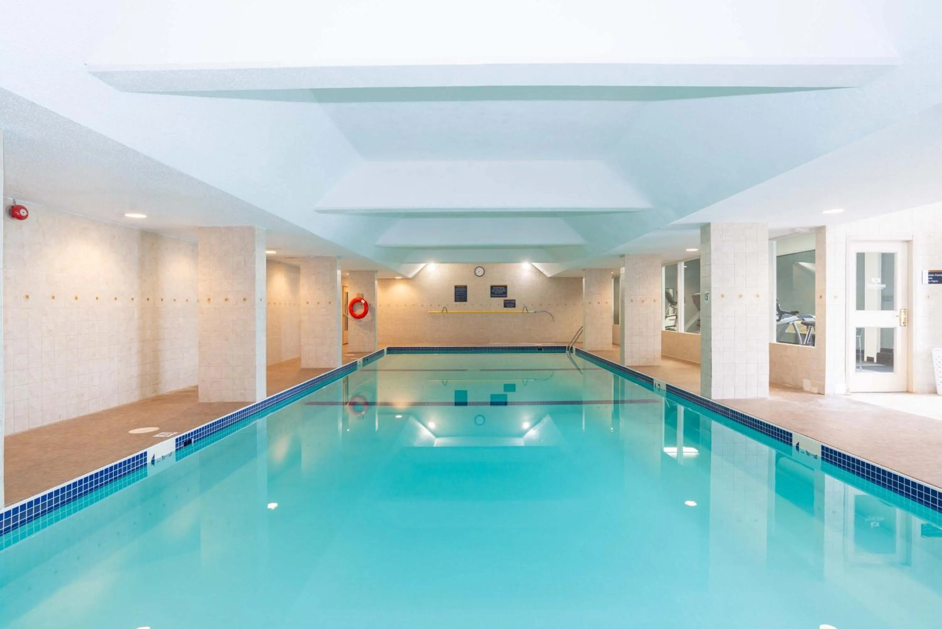 Swimming pool in Sandman Hotel Lethbridge