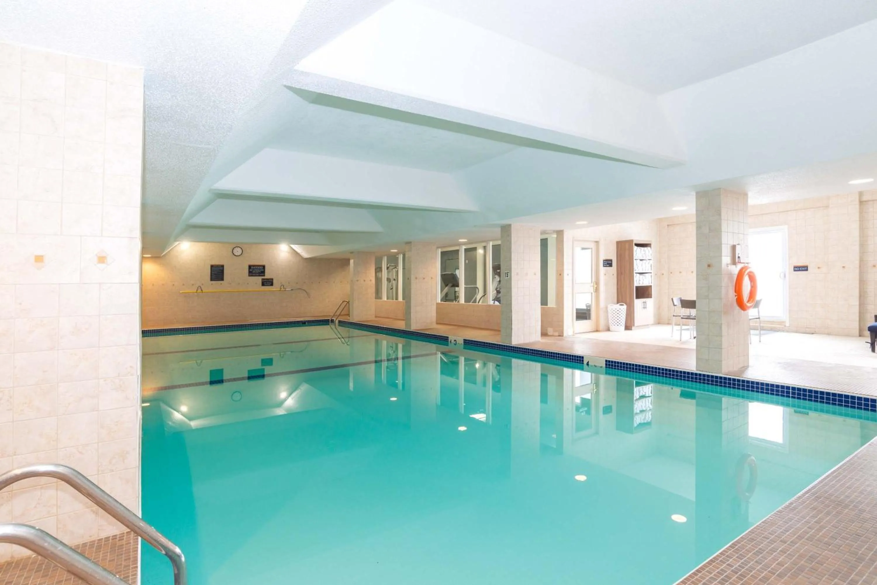 Swimming pool in Sandman Hotel Lethbridge