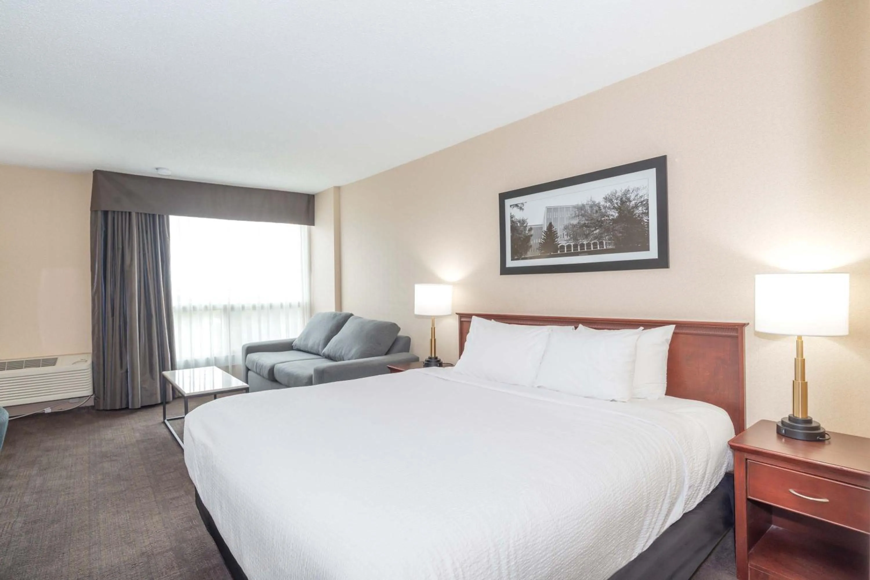 Photo of the whole room, Bed in Sandman Hotel Lethbridge