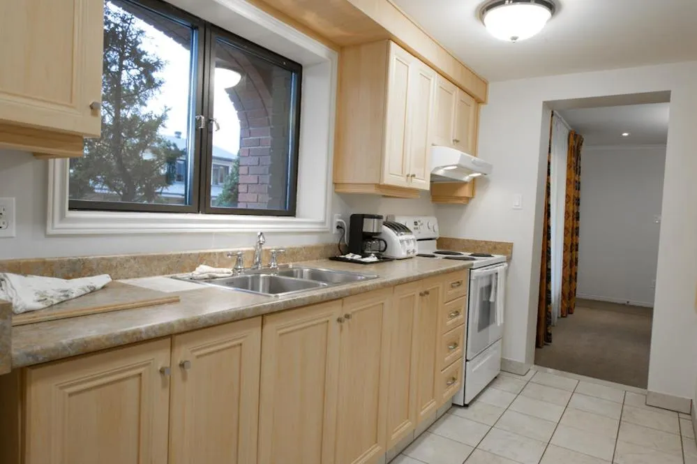 Day in Motel Du Chevalier