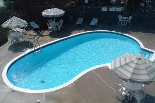 Swimming pool in Motel Du Chevalier