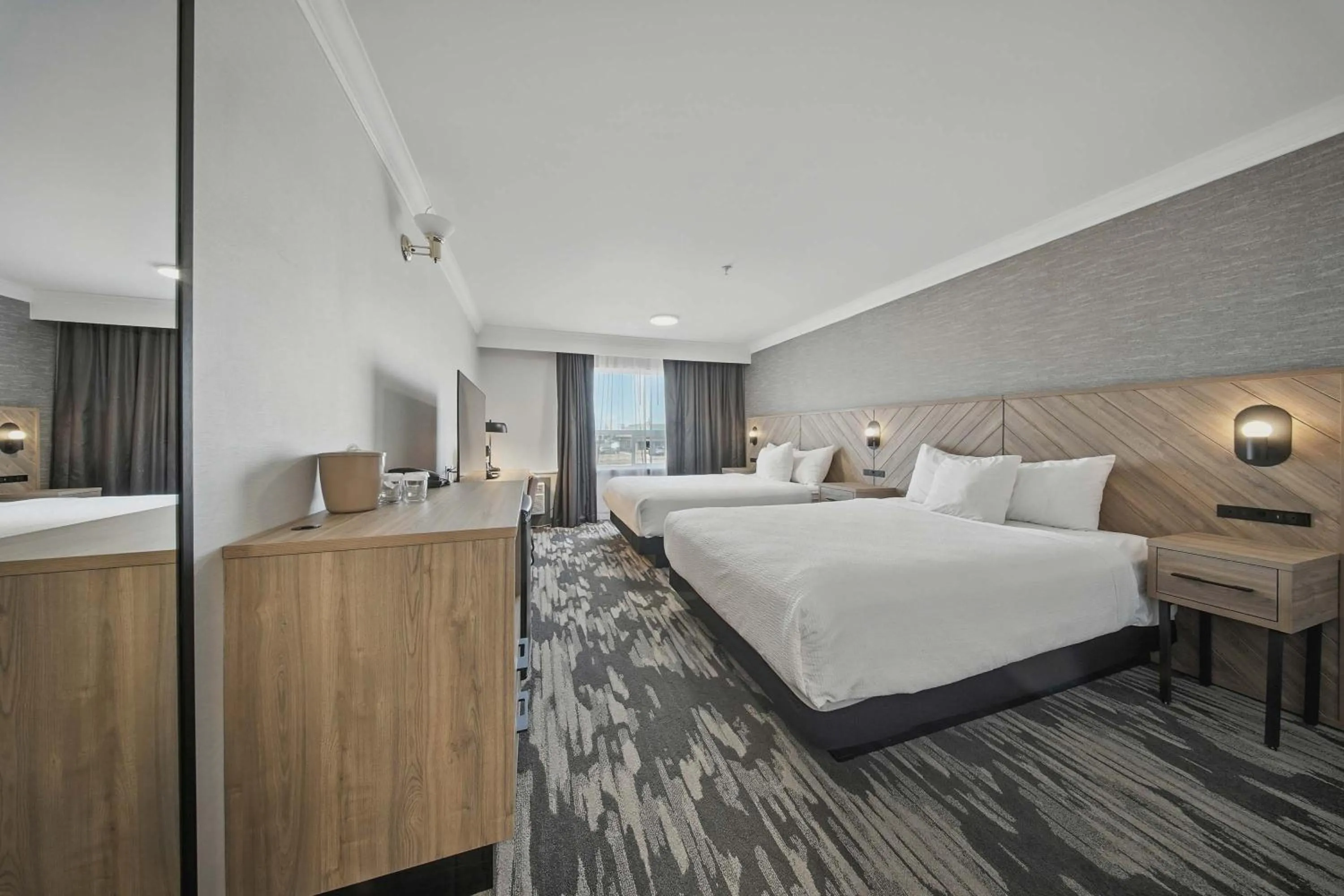 Photo of the whole room, Bed in Sandman Hotel Red Deer