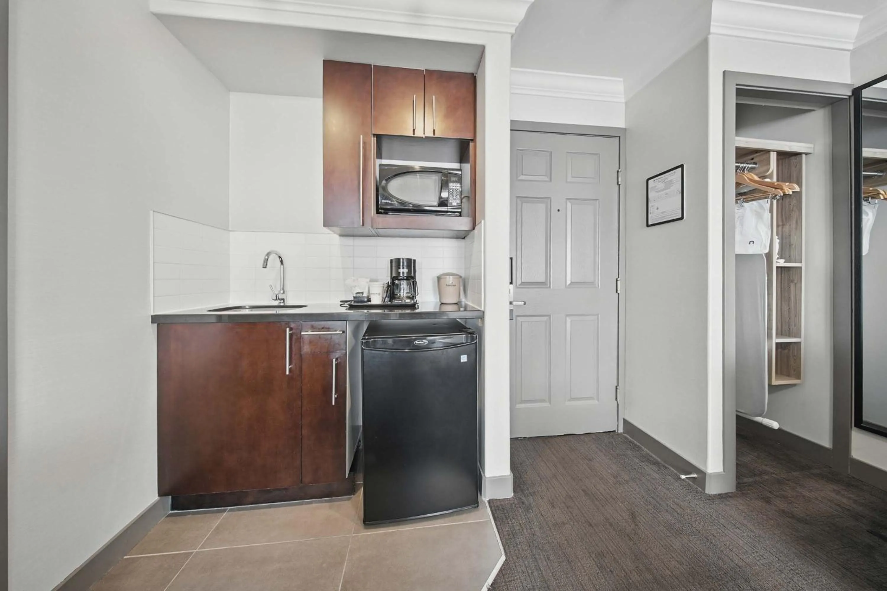 Kitchen or kitchenette in Sandman Hotel Red Deer