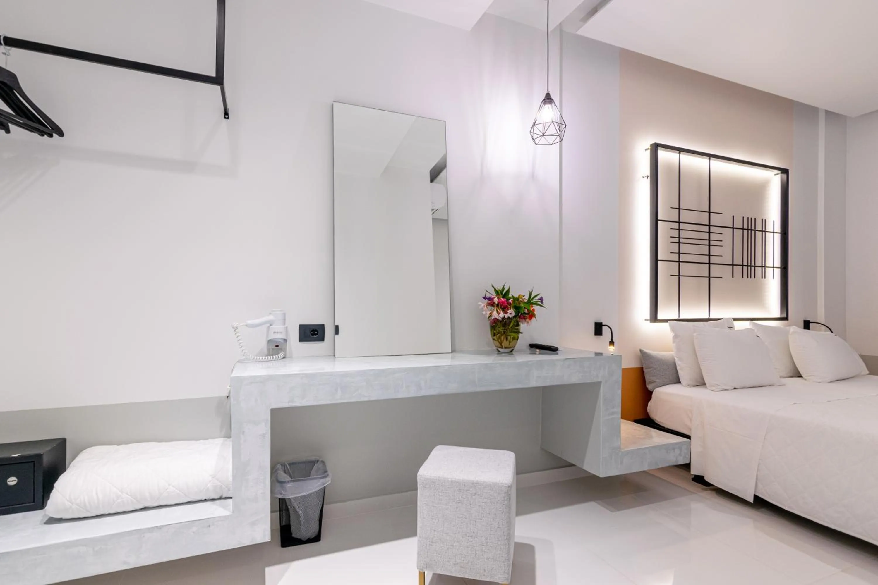 Bedroom, Bed in Sunny Garden Hotel