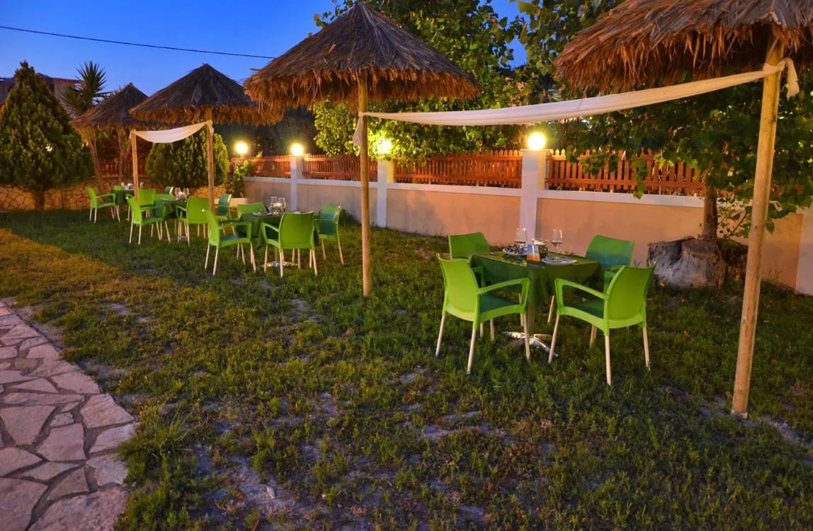 Restaurant/places to eat in Sunny Garden Hotel