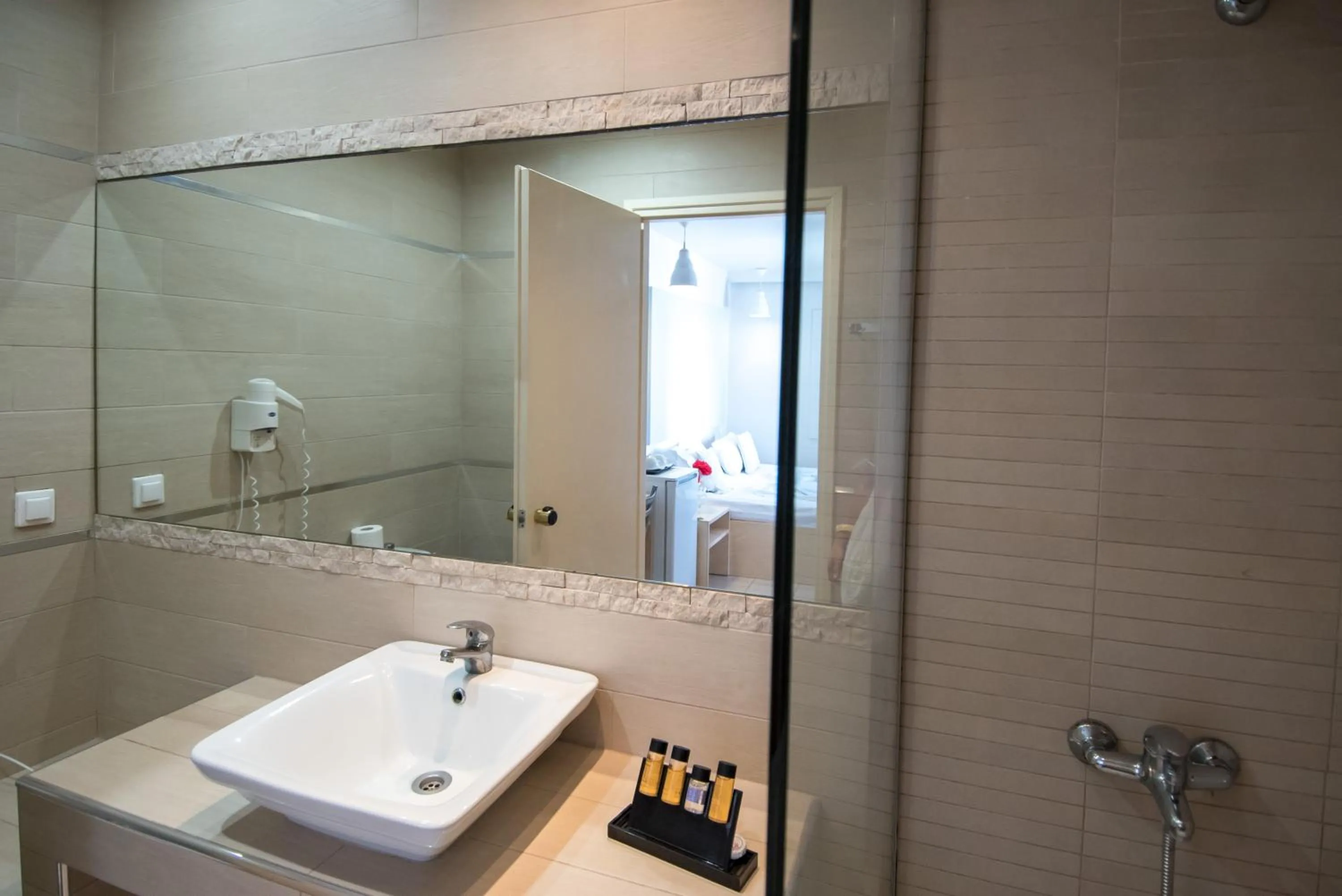 Shower in Sunny Garden Hotel