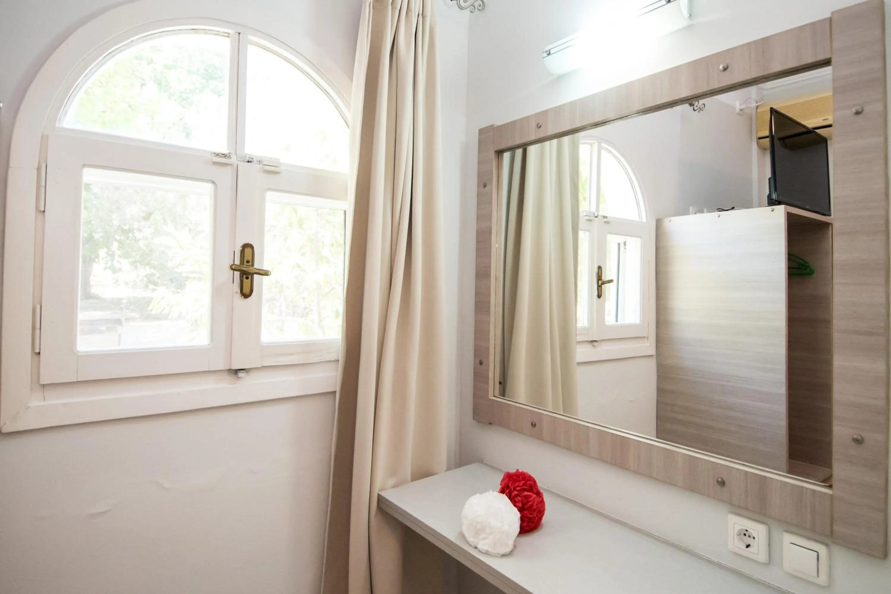 Summer in Sunny Garden Hotel