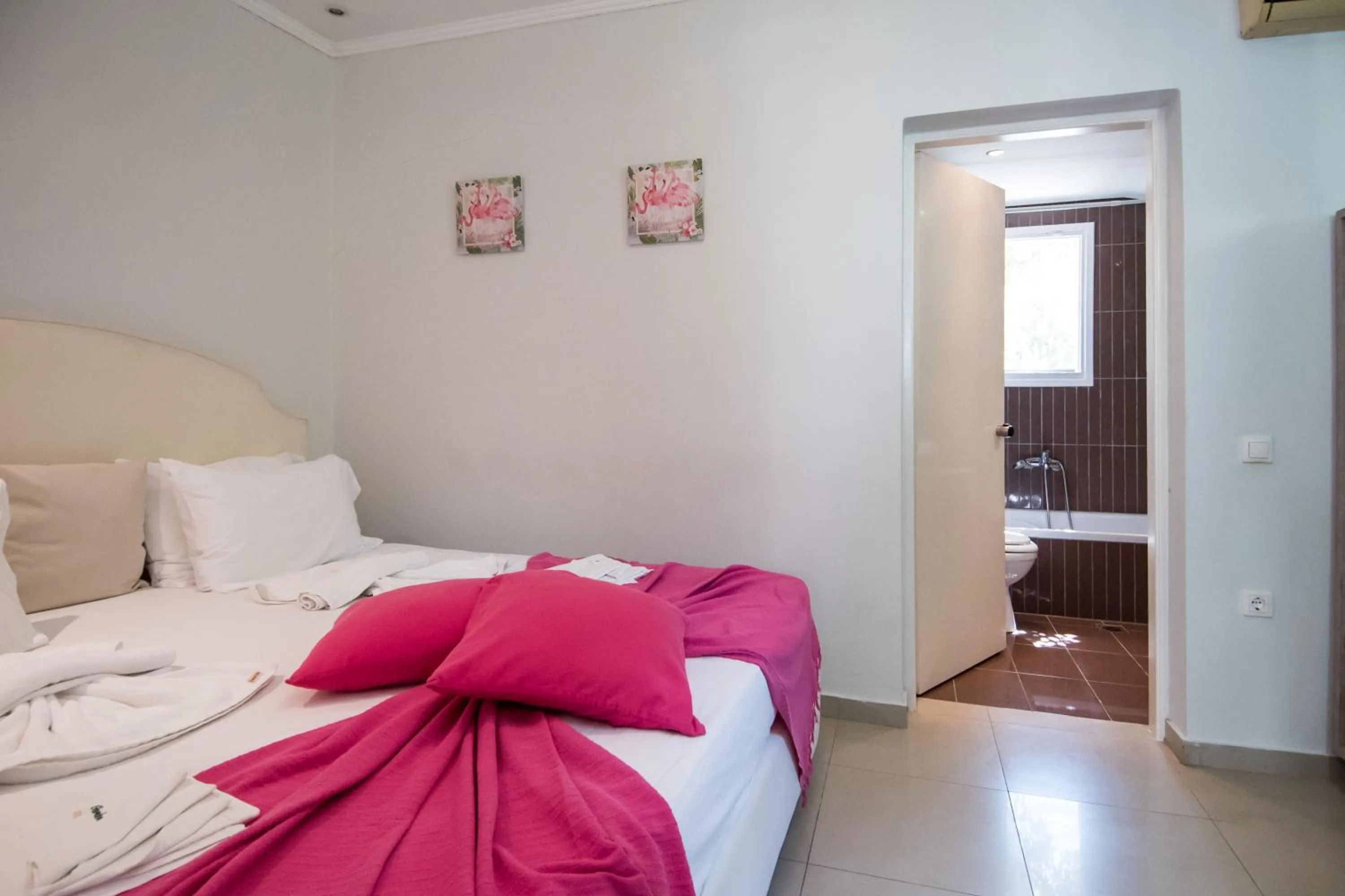 Bedroom, Bed in Sunny Garden Hotel