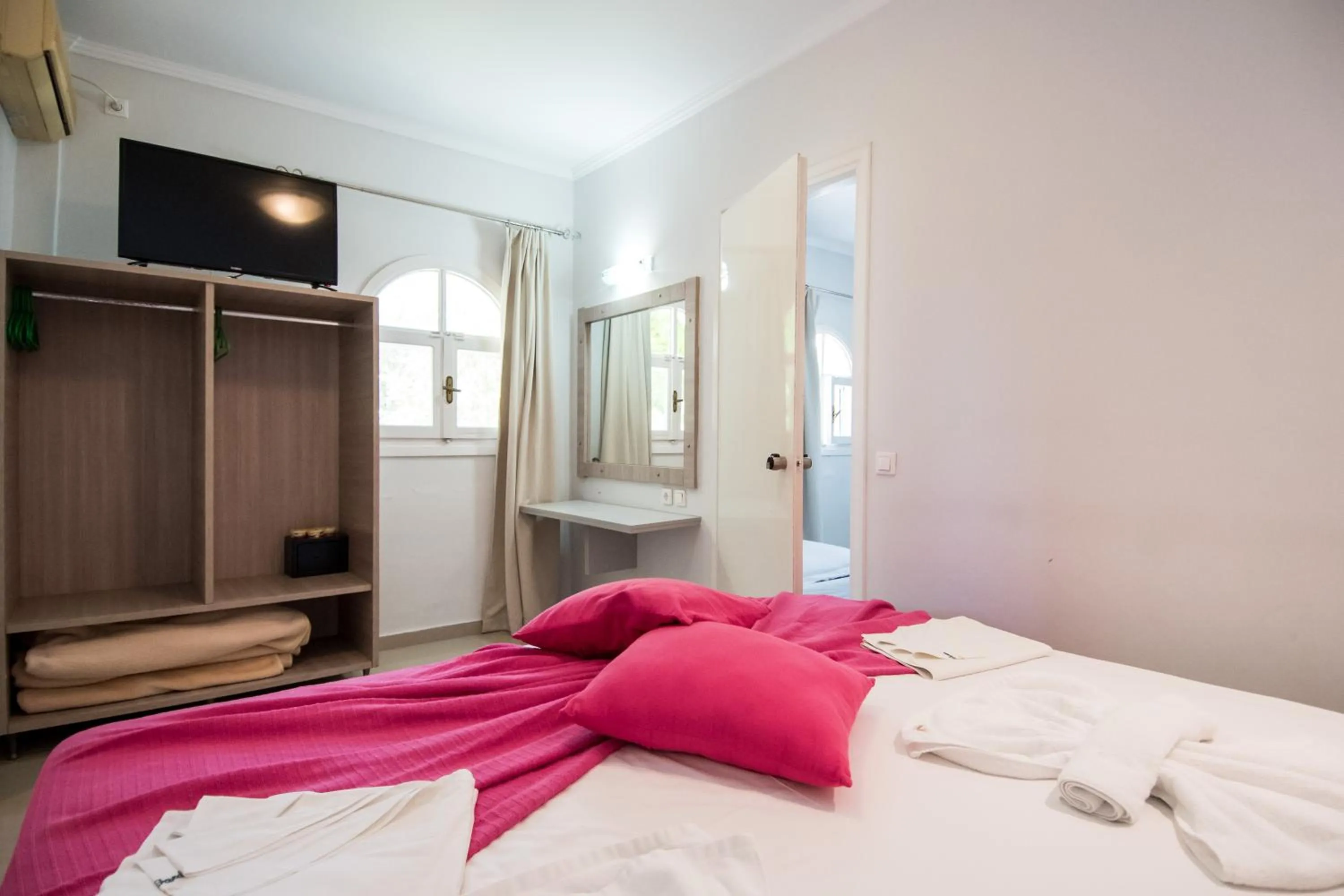 Bed in Sunny Garden Hotel