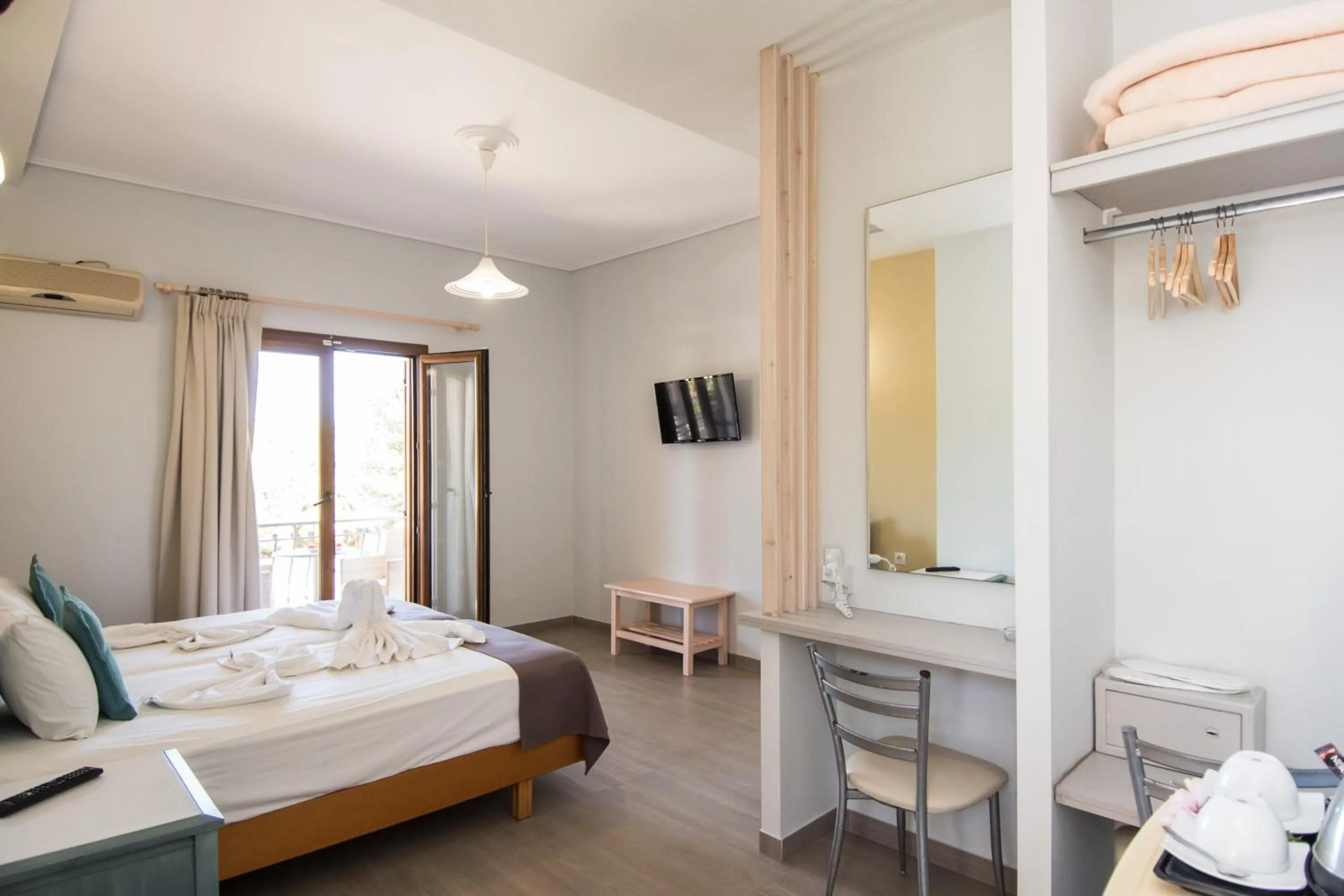 Bed in Sunny Garden Hotel