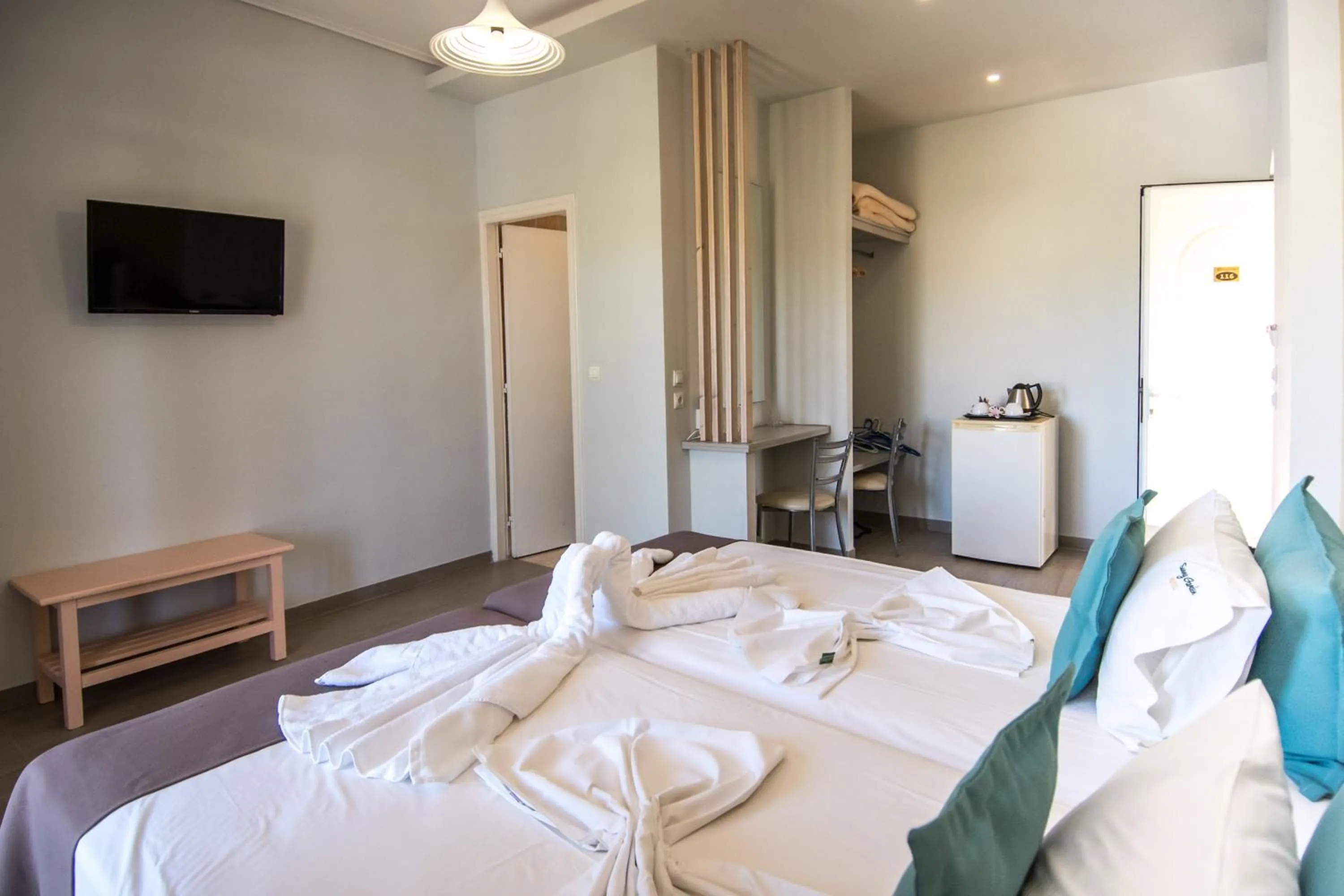 Bed in Sunny Garden Hotel