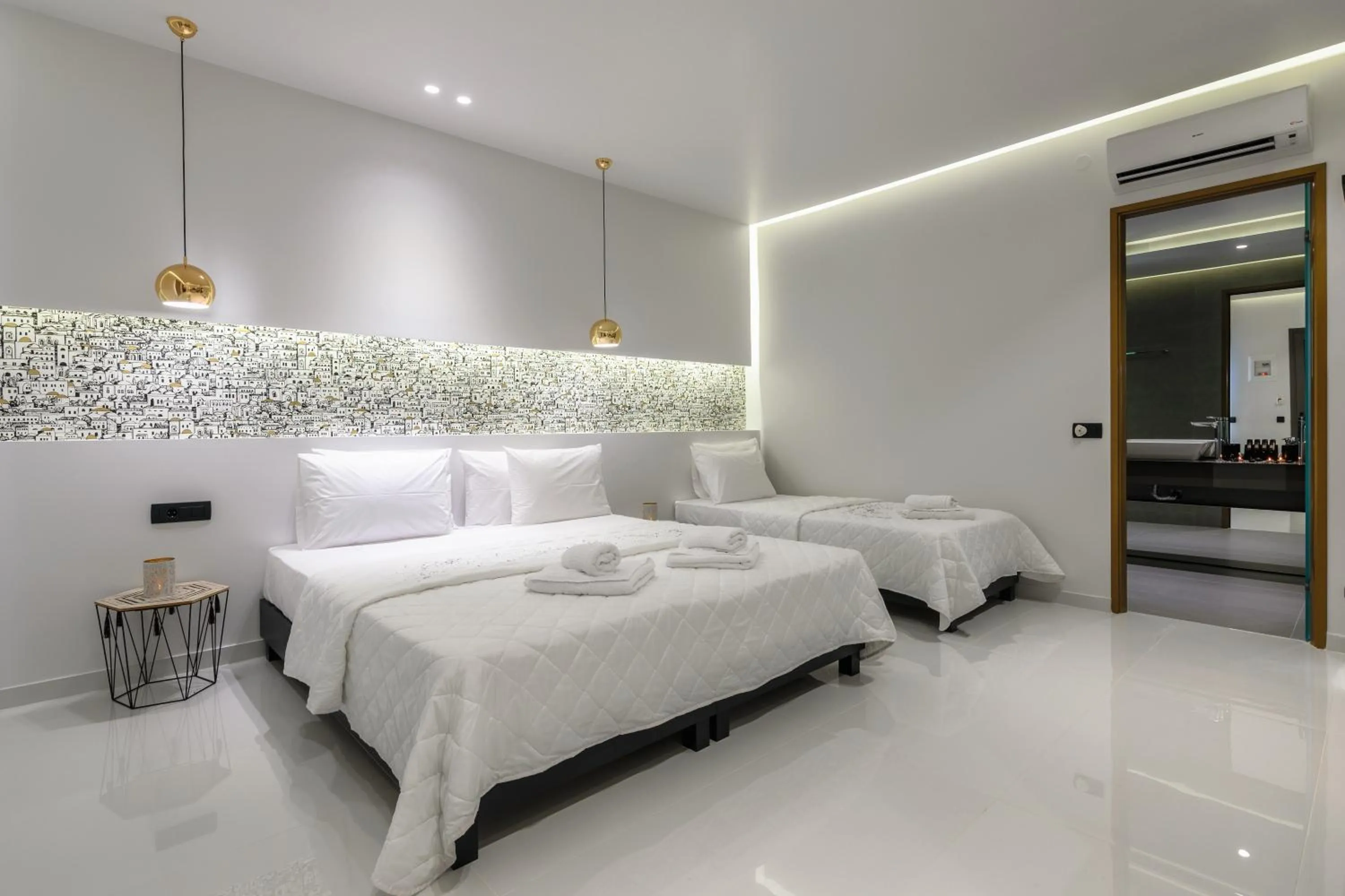 Guests, Bed in Sunny Garden Hotel