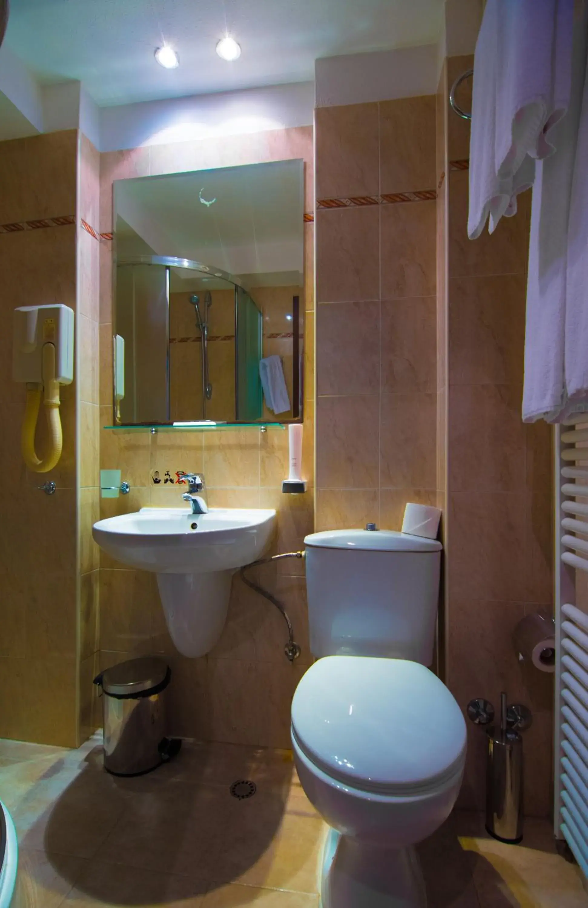 Standard Double or Twin Room with Free coffee and tea facilities in Hotel Forum - Free Parking for cars Standard Double or Twin Room with Free coffee and tea facilities in Hotel Forum - Free Parking for cars