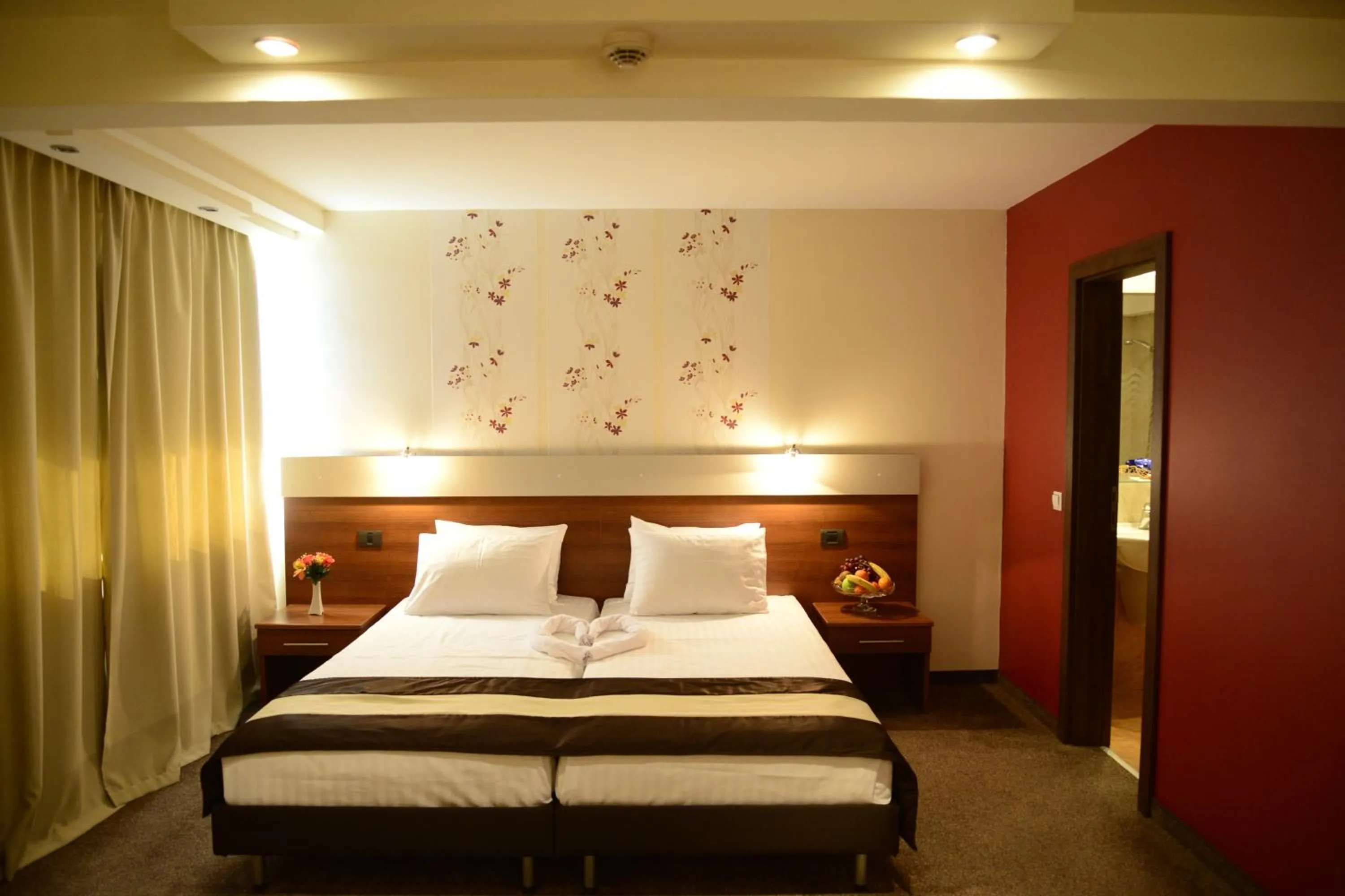 Bedroom, Bed in Hotel Forum - Free Parking for cars