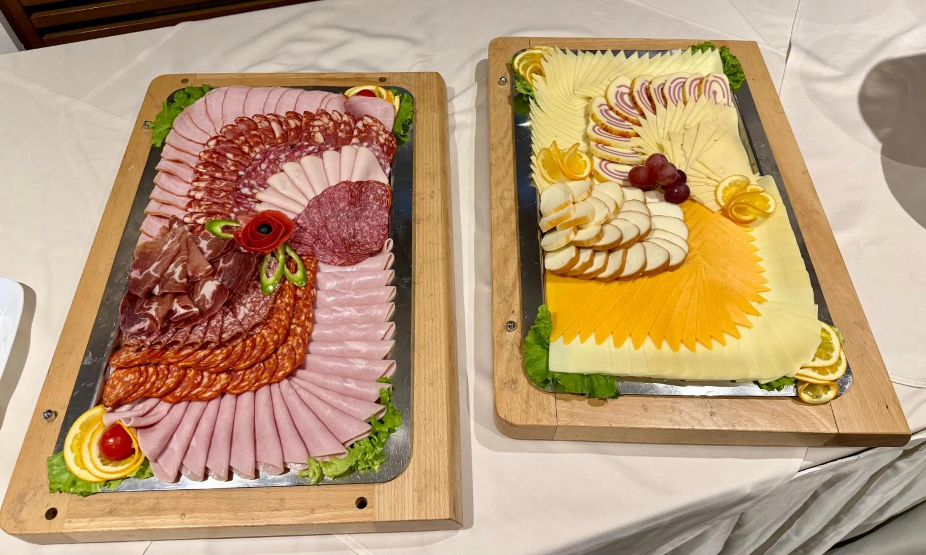 Restaurant/places to eat in Hotel Forum - Free Parking for cars