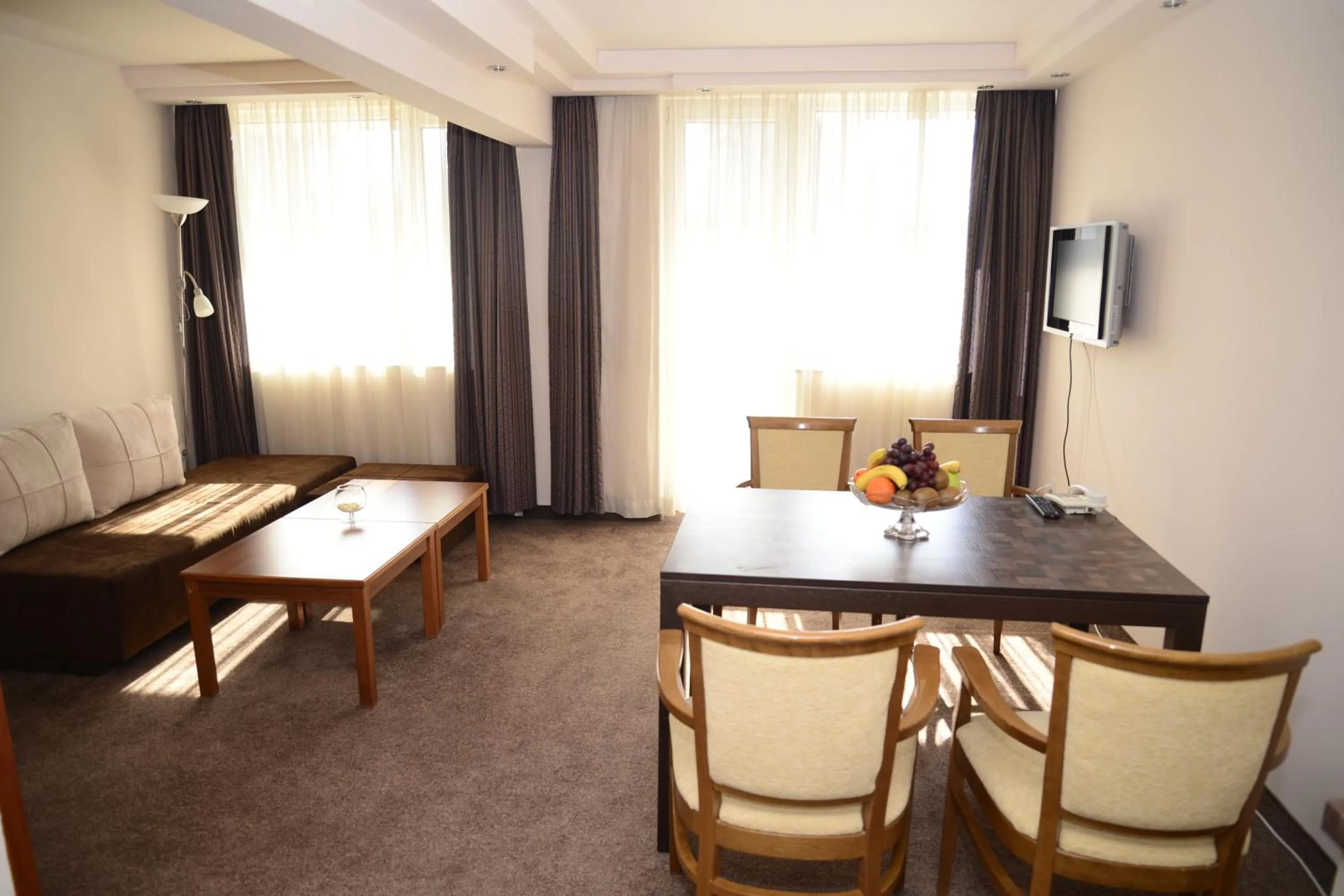 Living room, Bed in Hotel Forum - Free Parking for cars