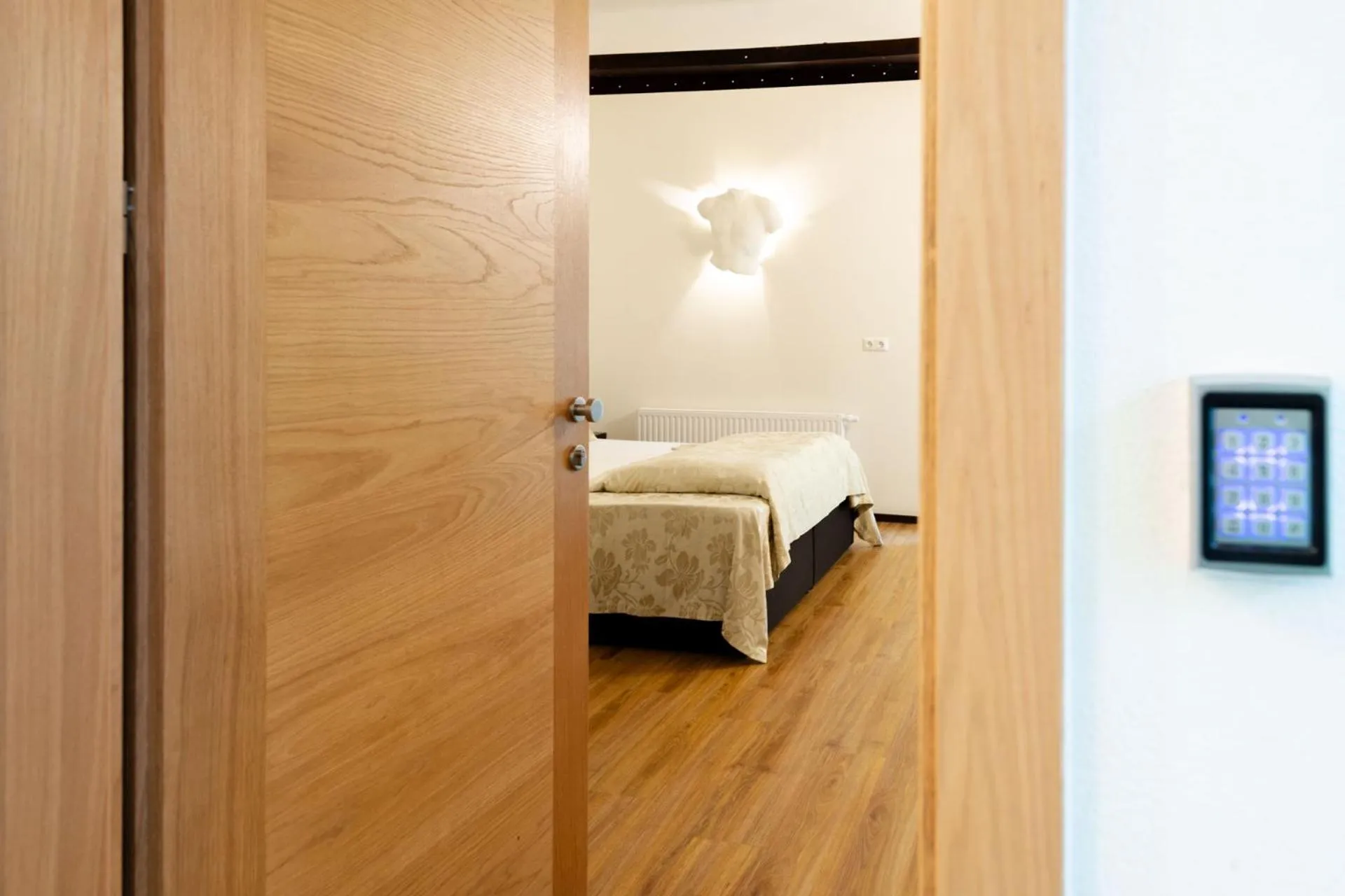 Photo of the whole room, Bed in S'Matt Bob