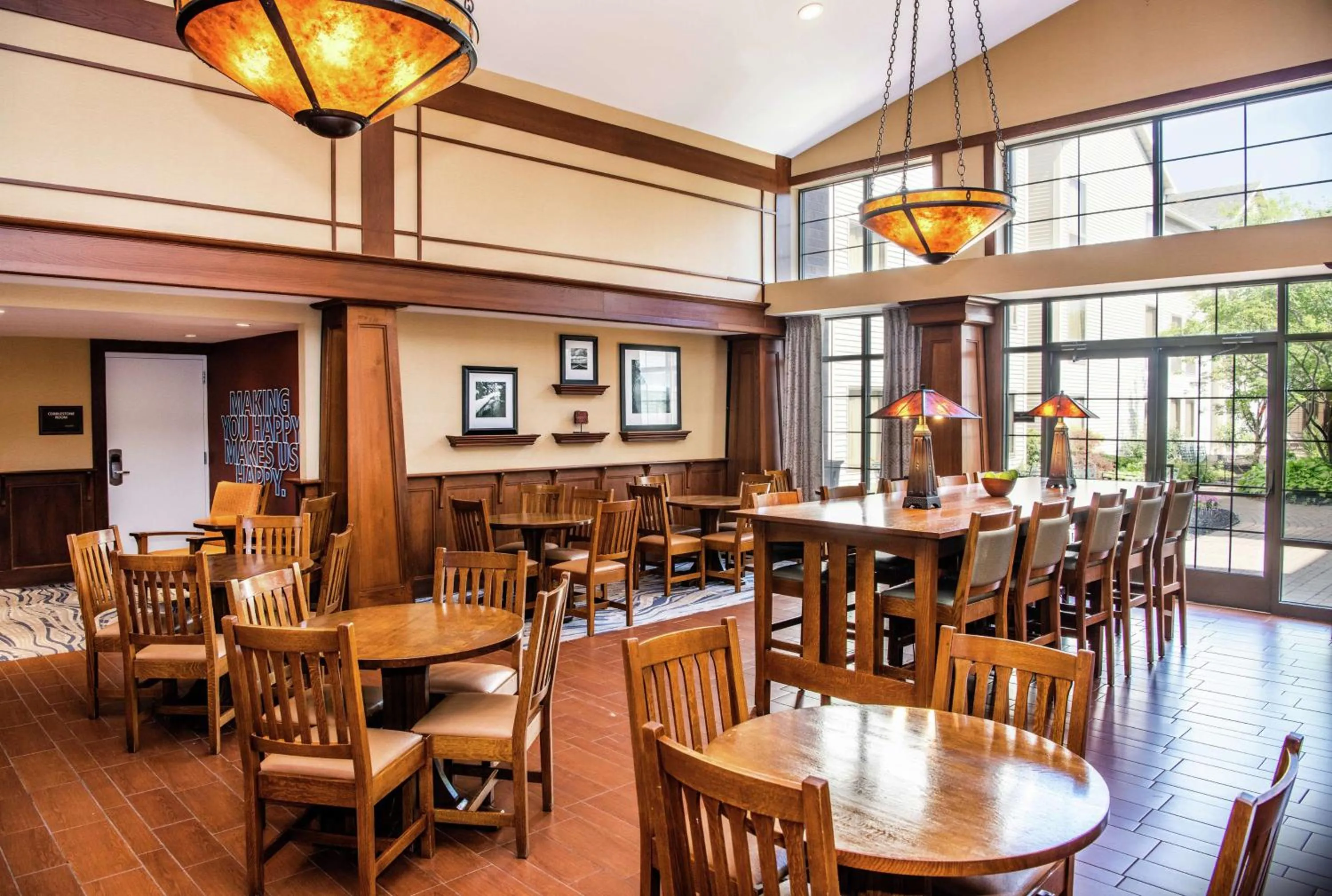 Breakfast in Hampton Inn & Suites Rochester/Victor