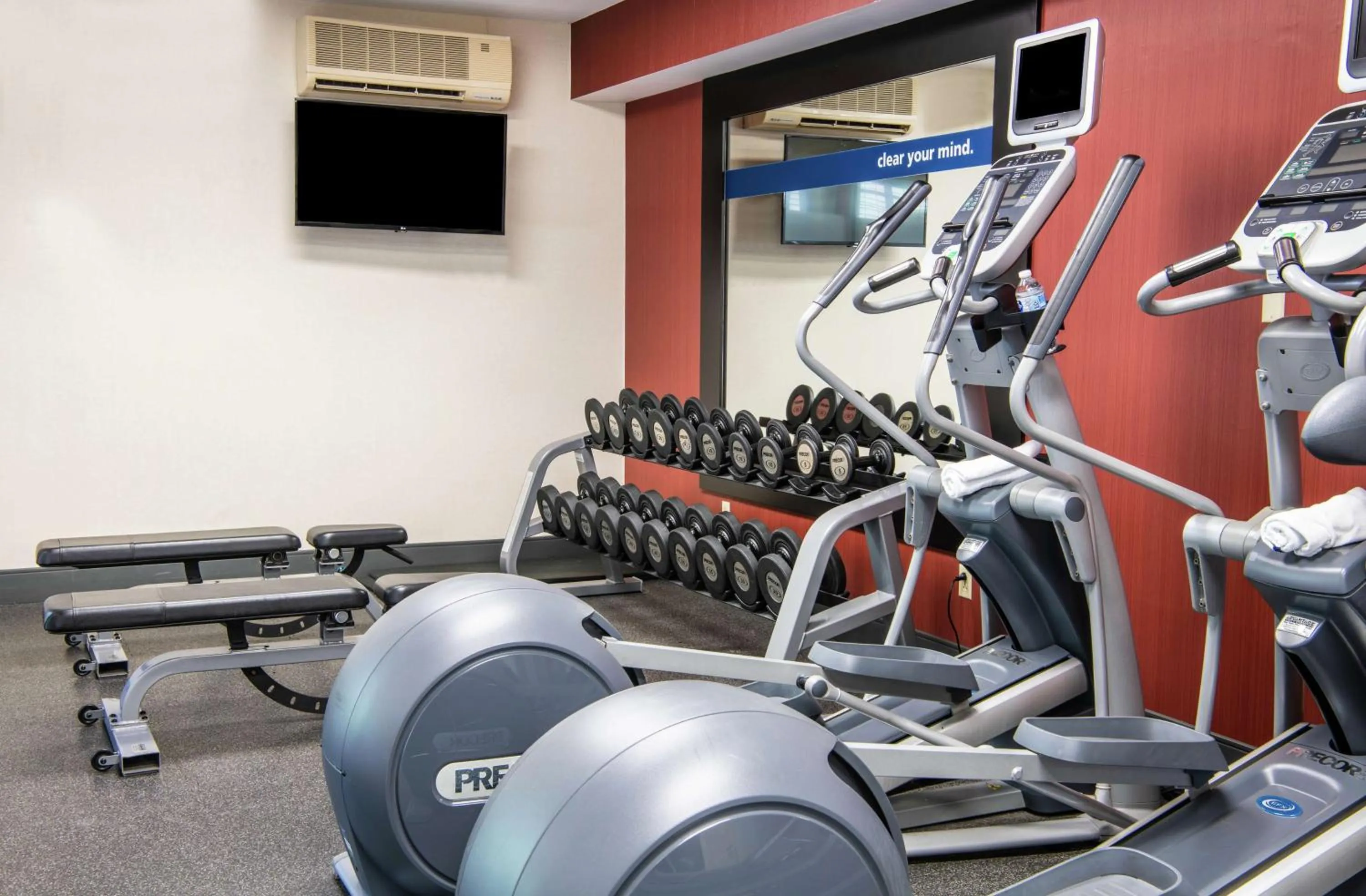 Fitness centre/facilities in Hampton Inn & Suites Rochester/Victor
