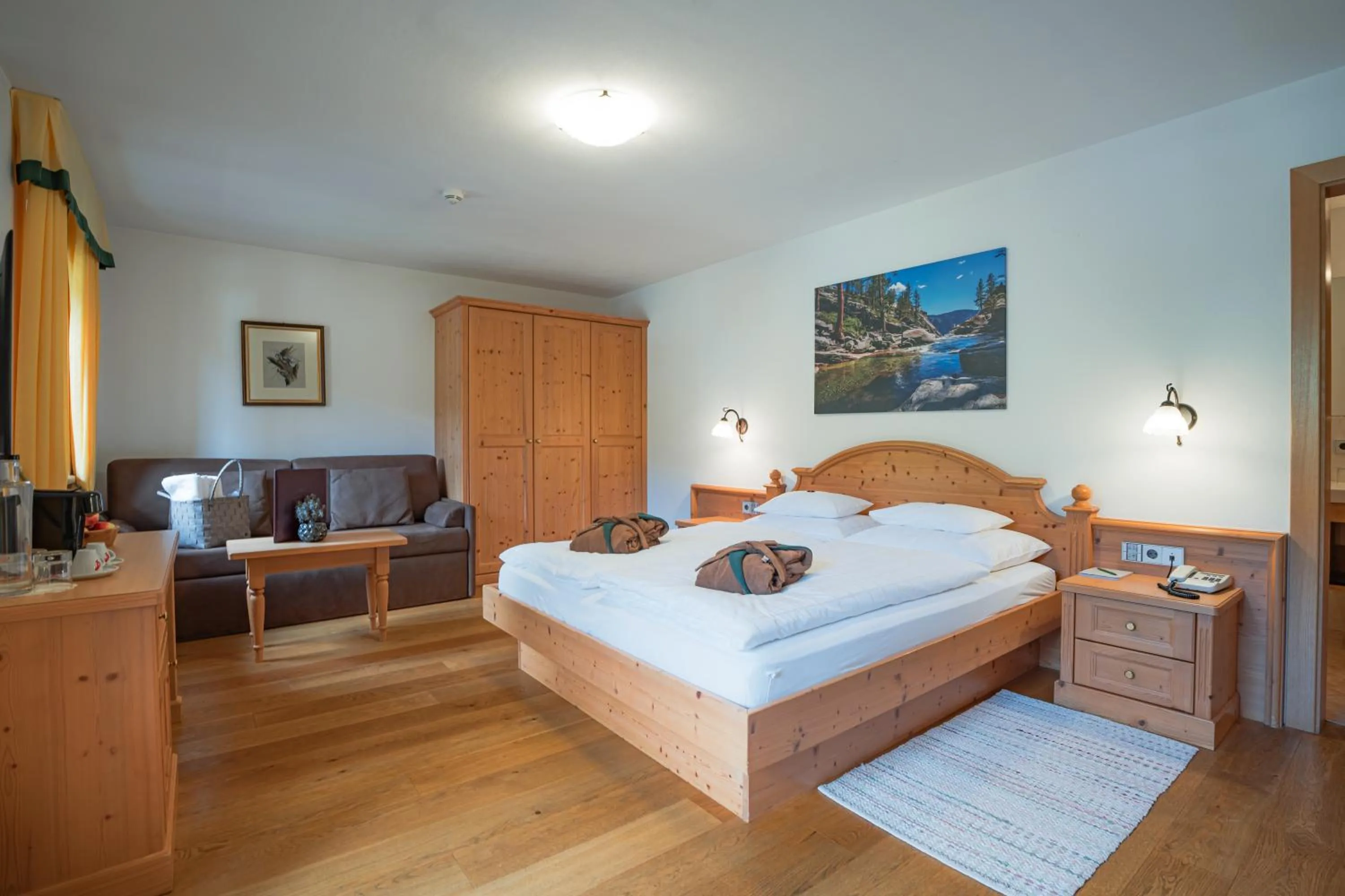 Photo of the whole room, Bed in Hotel Weiher Green Lake