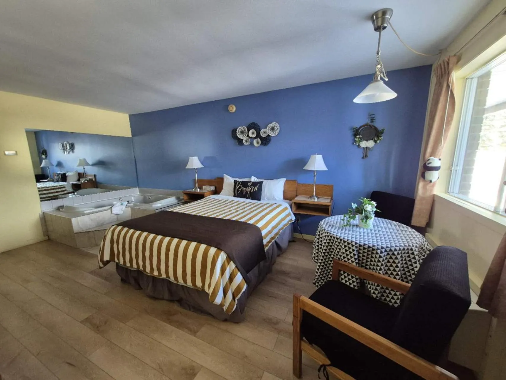 Bed in Motel Le Radisson de Val-David