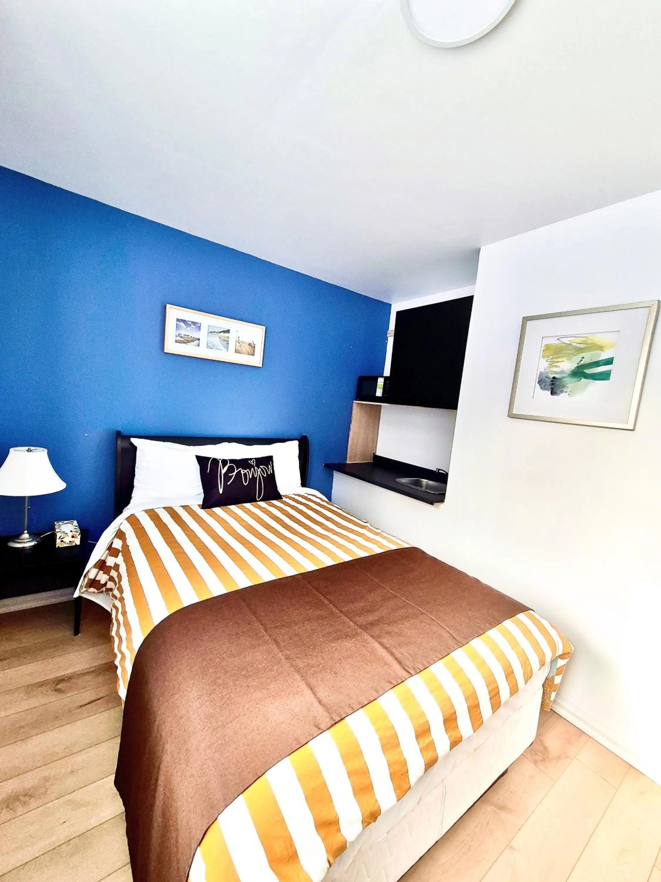 Bed in Motel Le Radisson de Val-David