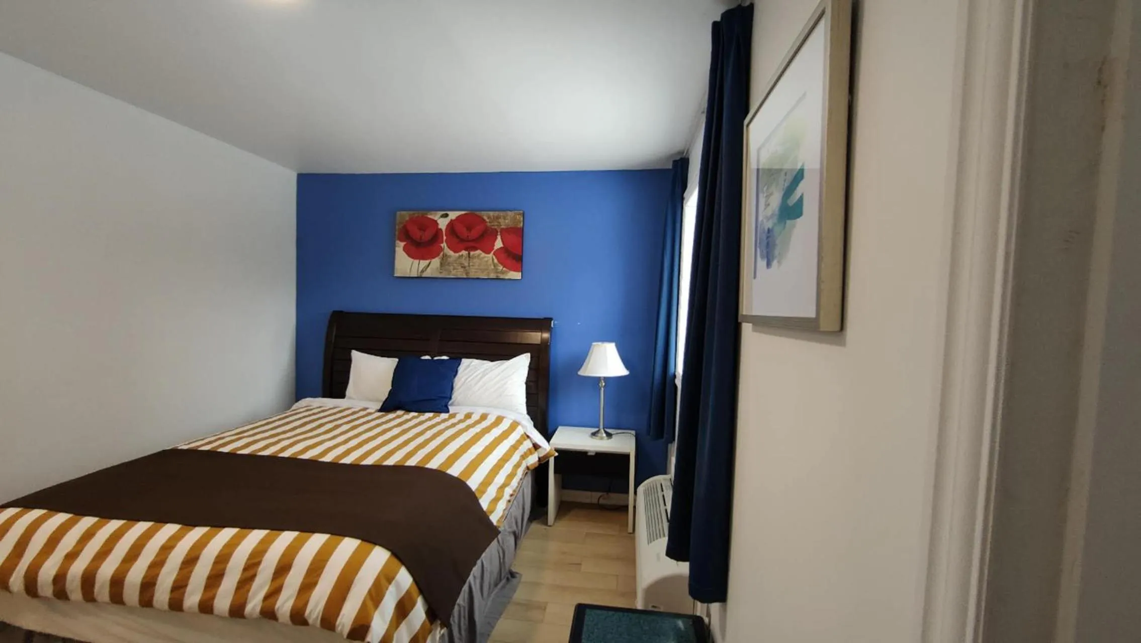 Bed in Motel Le Radisson de Val-David