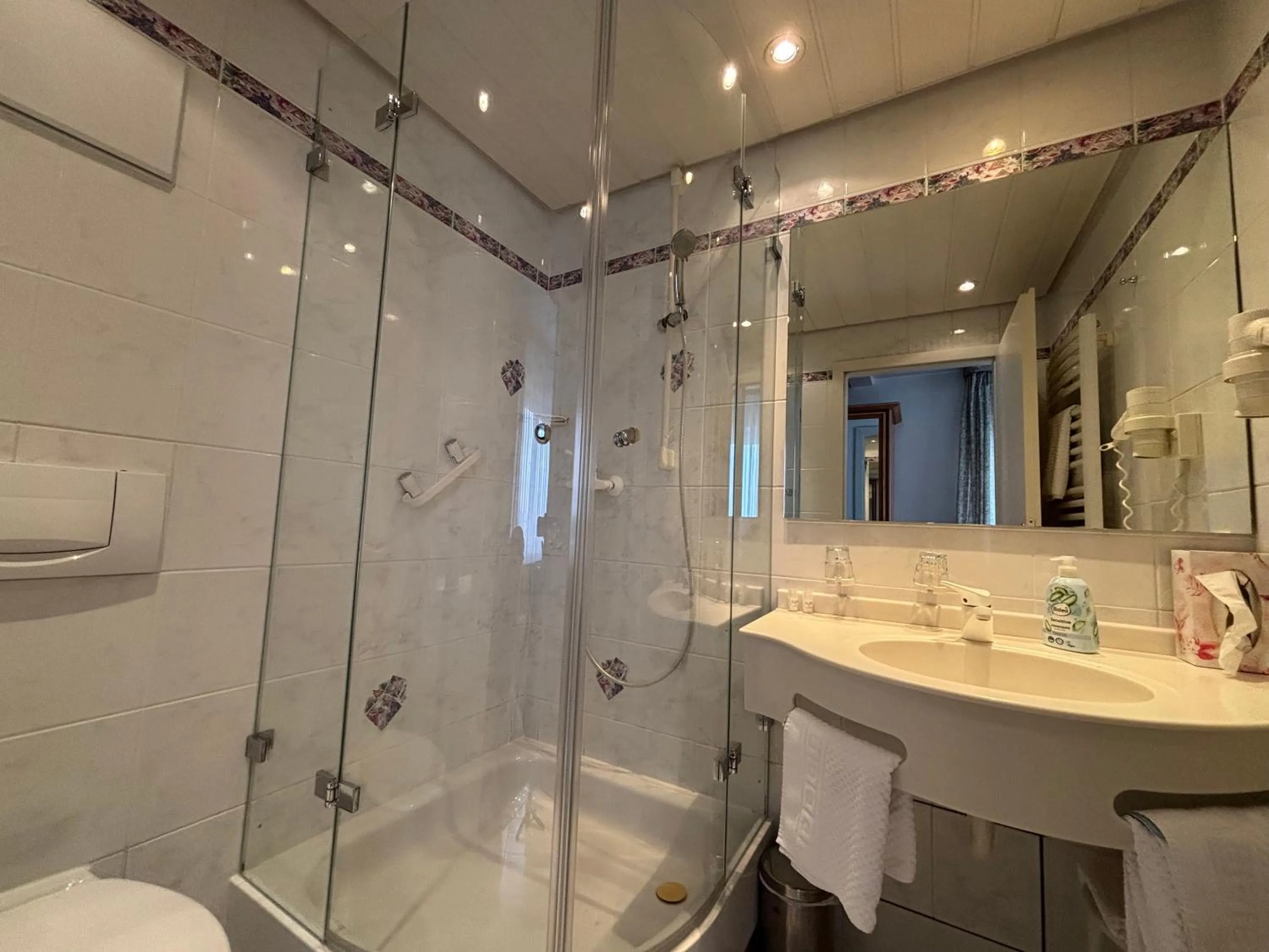 Bathroom in Hotel Krone Neuenburg