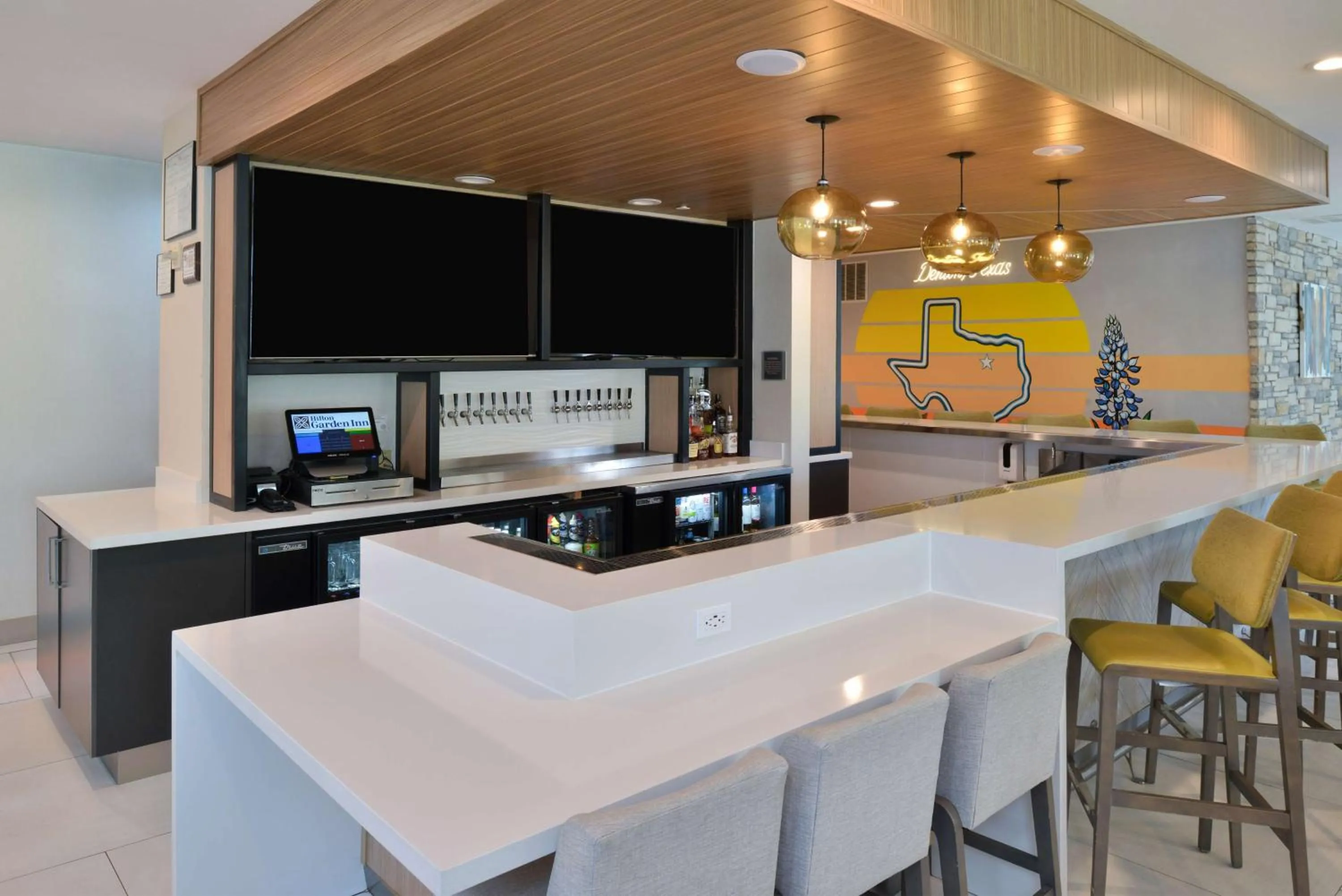Lounge or bar in Hilton Garden Inn Denton