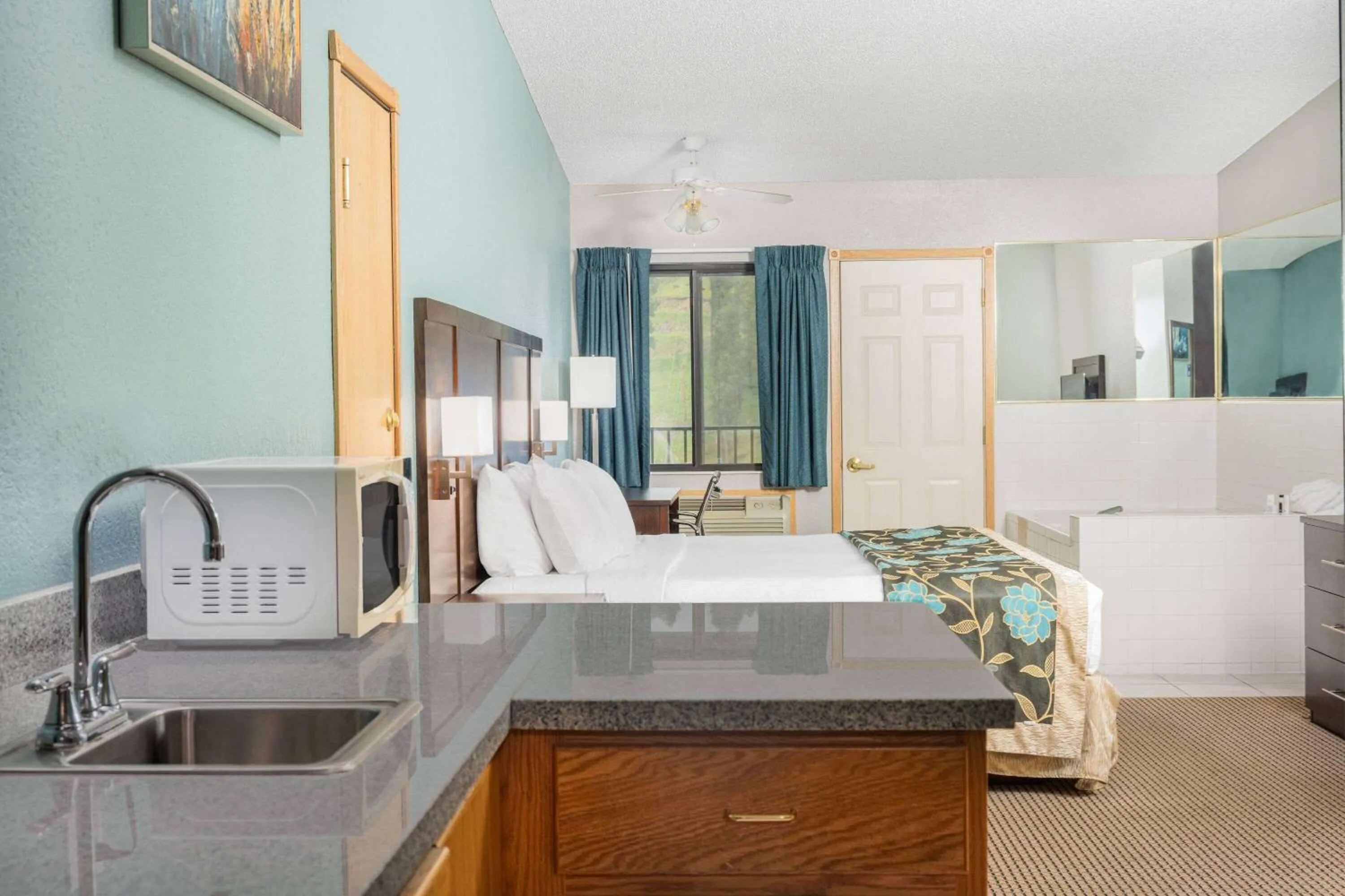 Bed in Baymont by Wyndham Keystone Near Mt. Rushmore