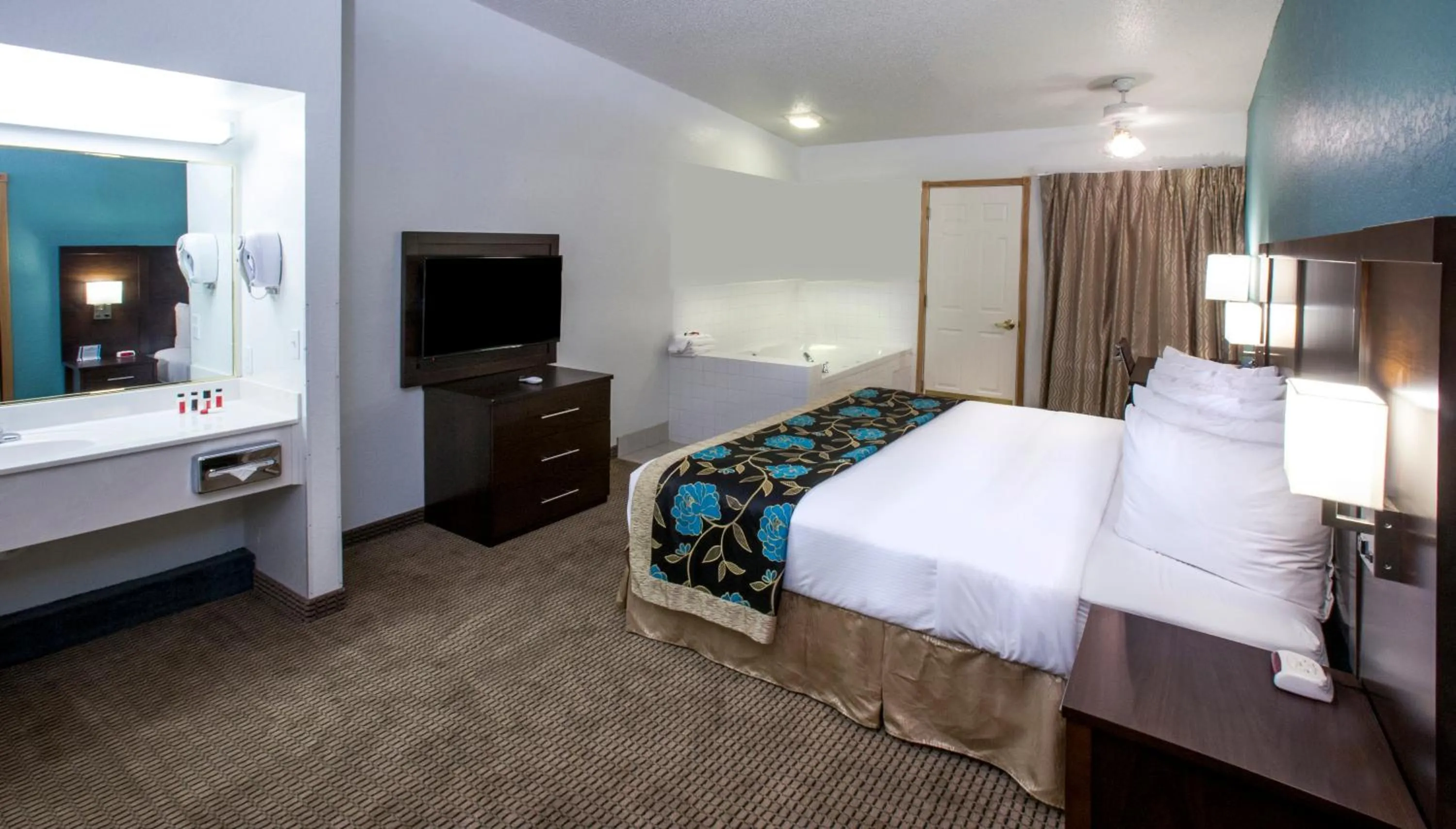 Bed in Baymont by Wyndham Keystone Near Mt. Rushmore