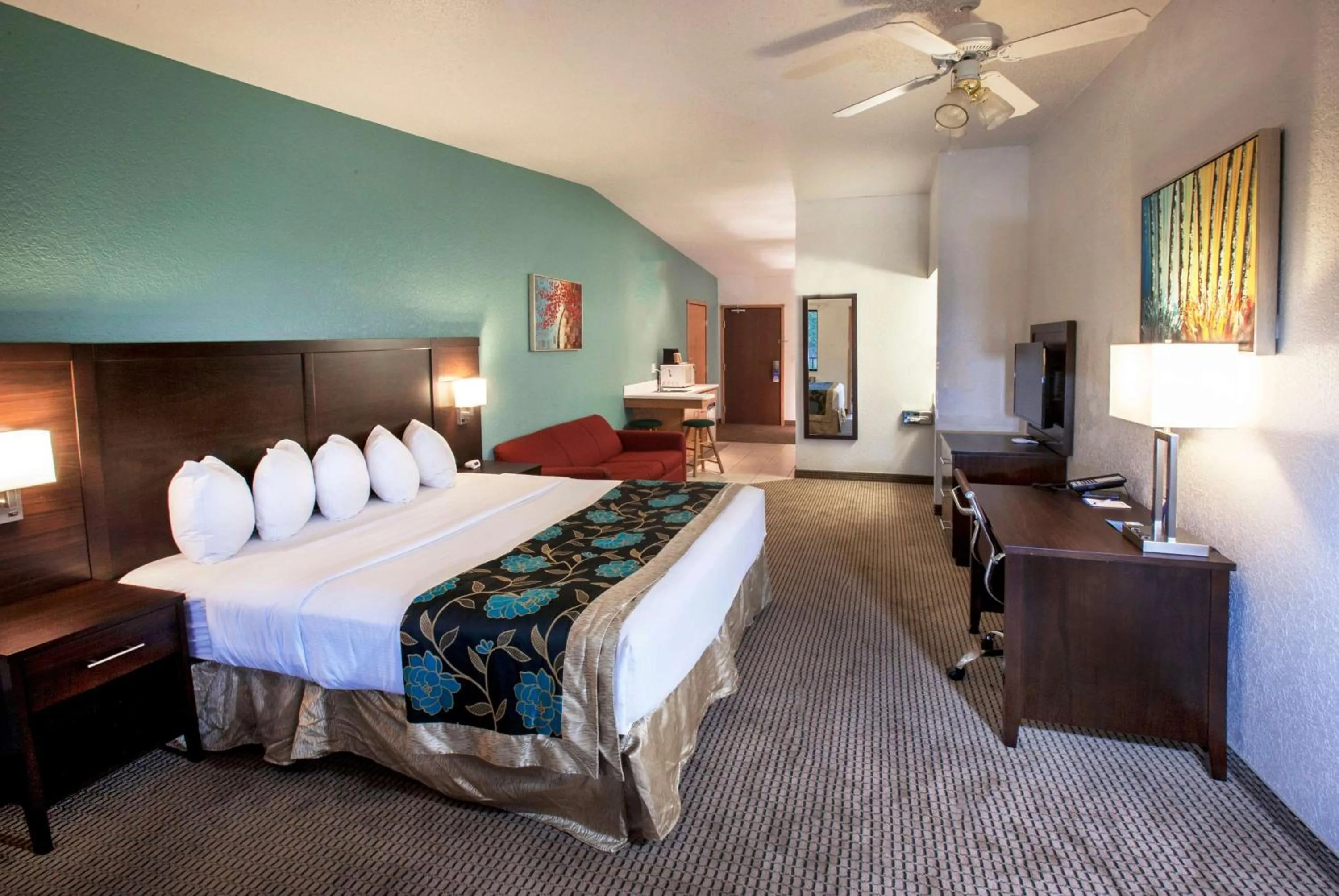 Photo of the whole room, Bed in Baymont by Wyndham Keystone Near Mt. Rushmore