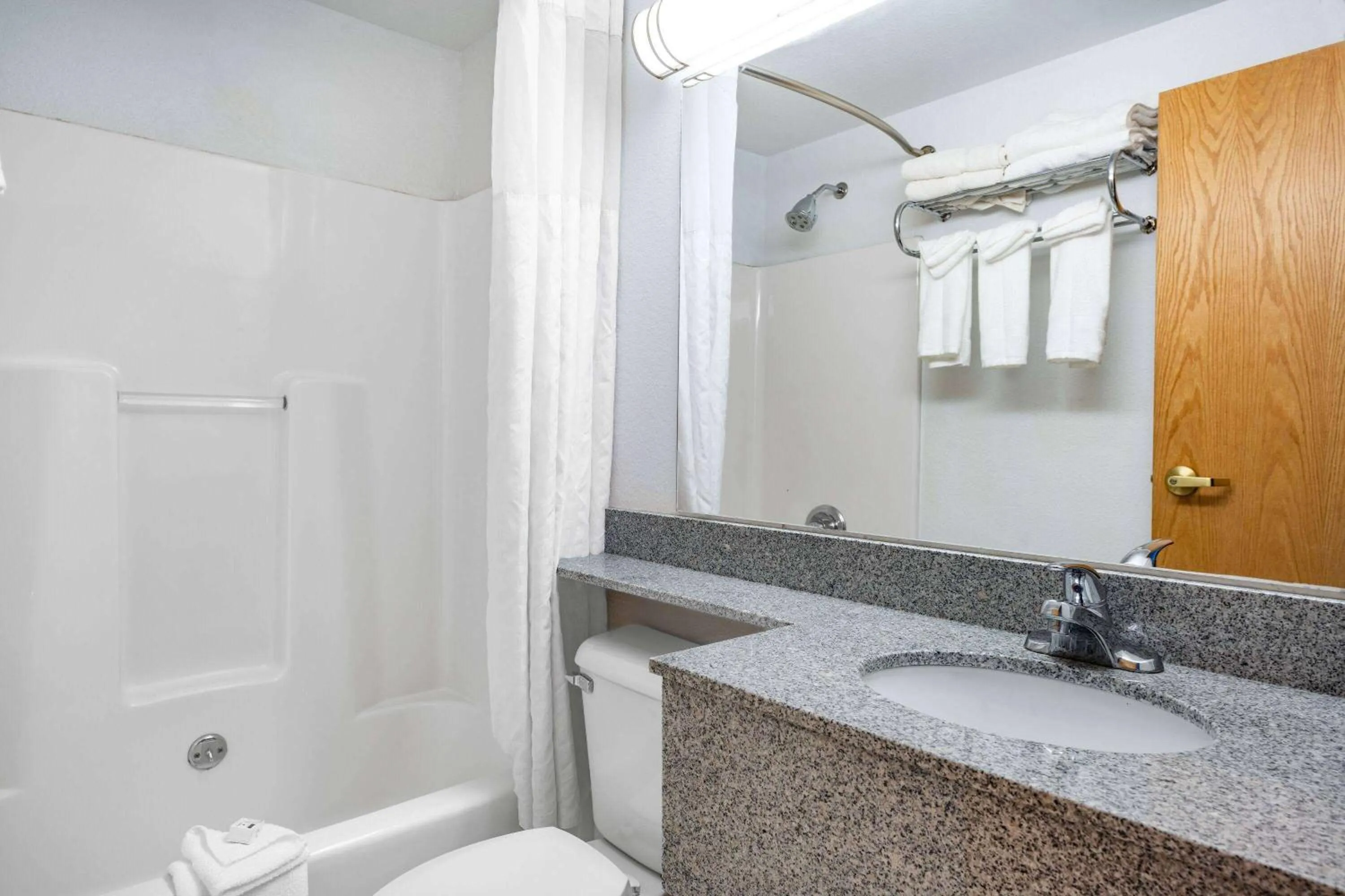 TV and multimedia in Baymont by Wyndham Keystone Near Mt. Rushmore