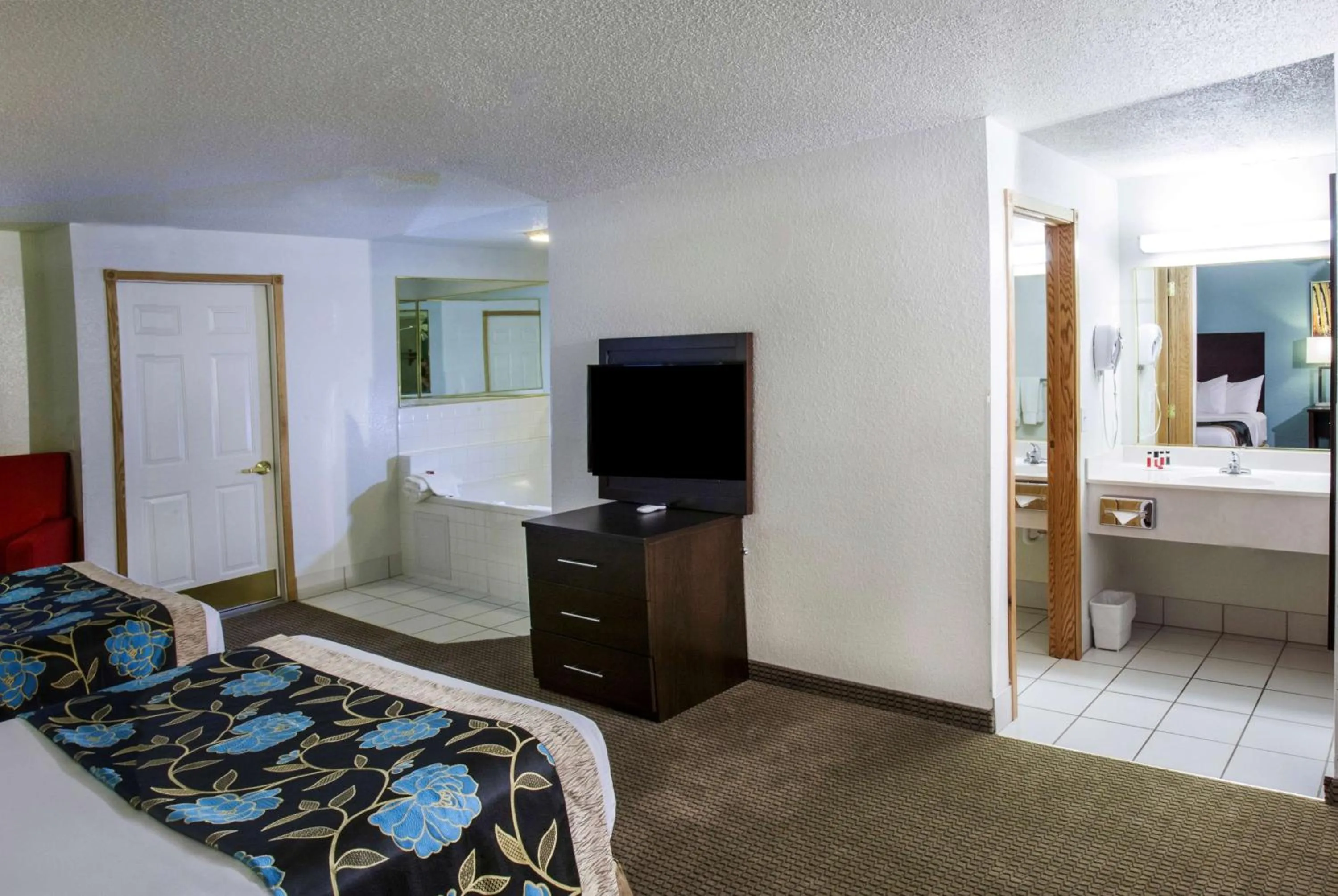 Photo of the whole room, Bed in Baymont by Wyndham Keystone Near Mt. Rushmore