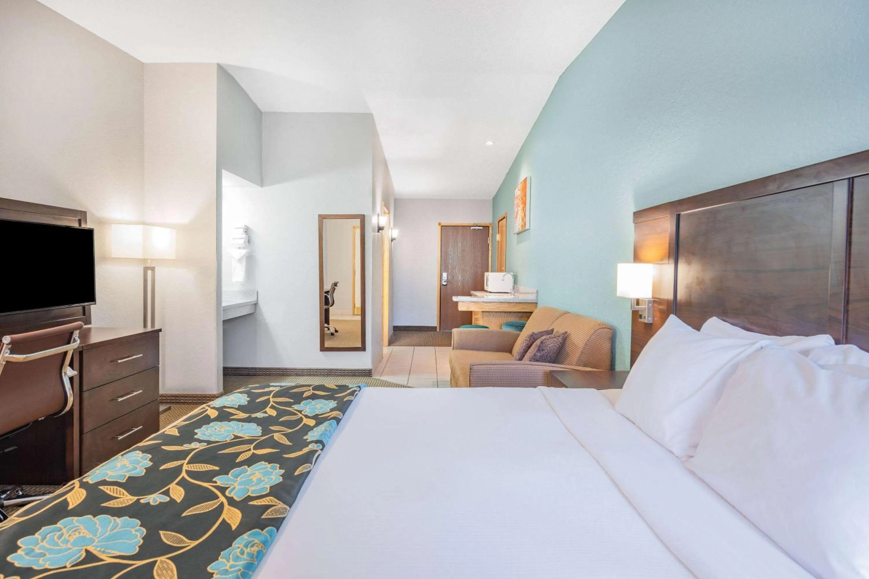 Bed in Baymont by Wyndham Keystone Near Mt. Rushmore